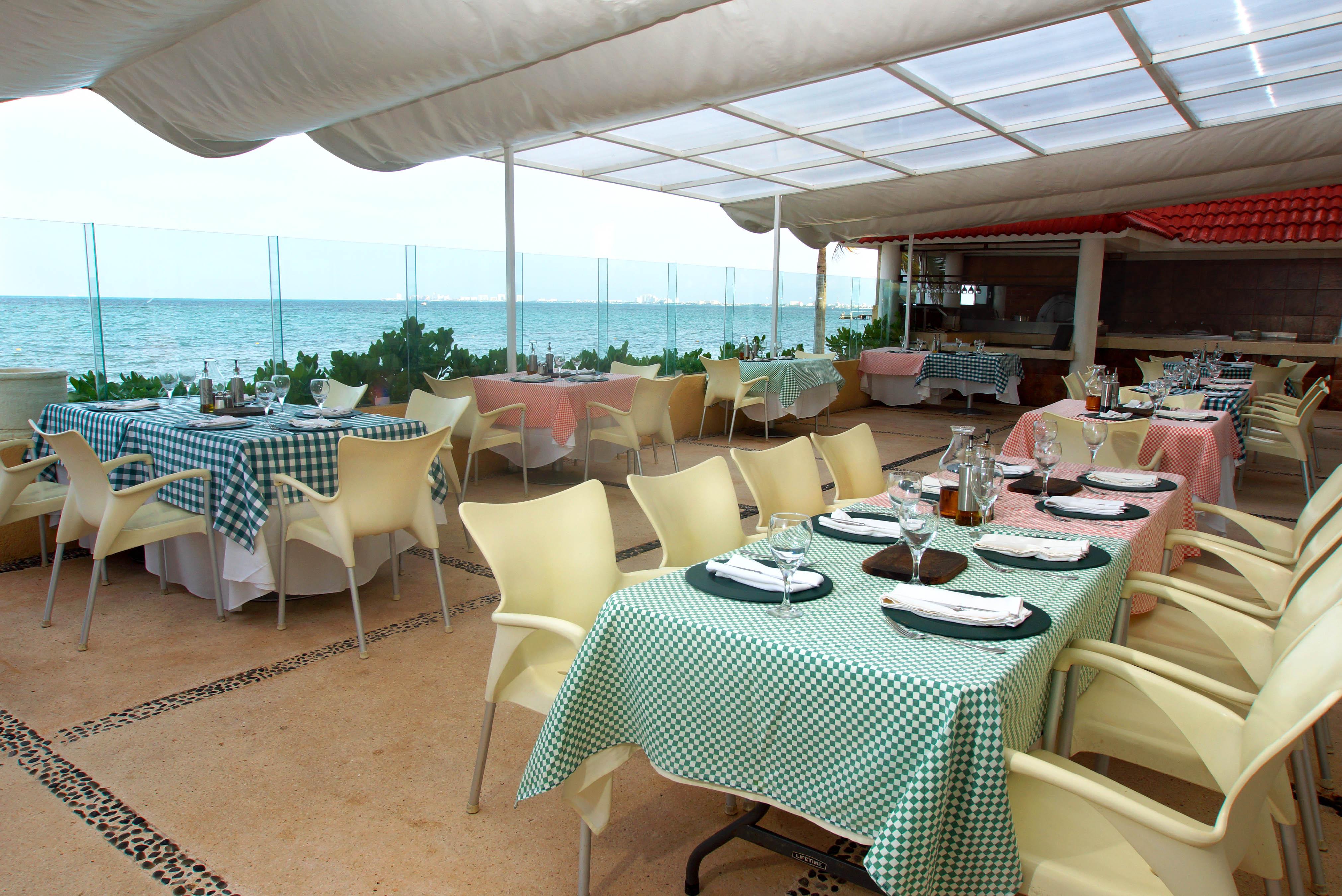 Ritmo & Water Park Resort Cancun