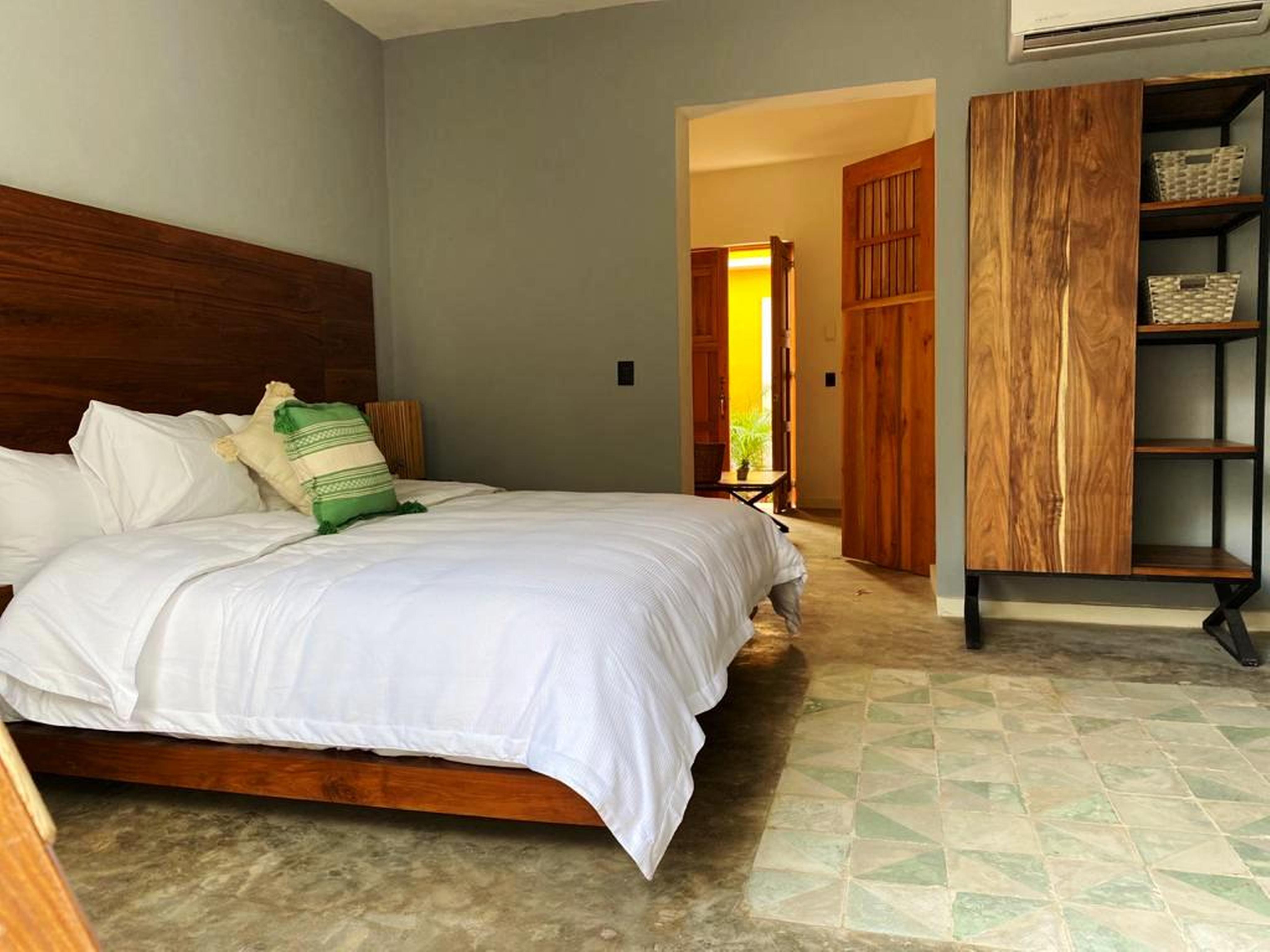 Unknown Hotel 4*