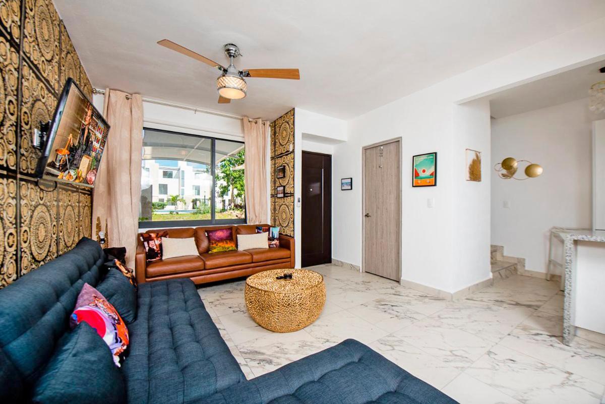 Holiday home Charming & Comfortable House, 15 Min To Downtown