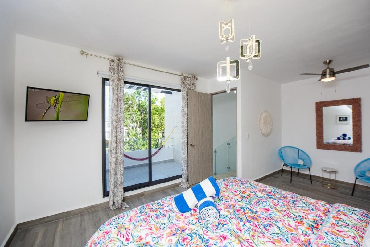Charming & Comfortable House, 15 Min To Downtown Holiday home *