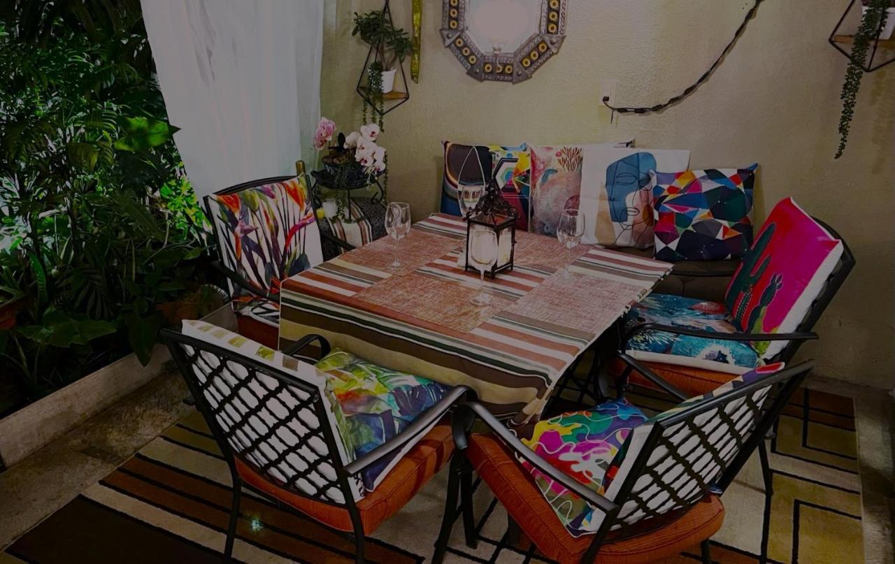Guest house Dickinson Guest House, Guadalajara Expo 3*