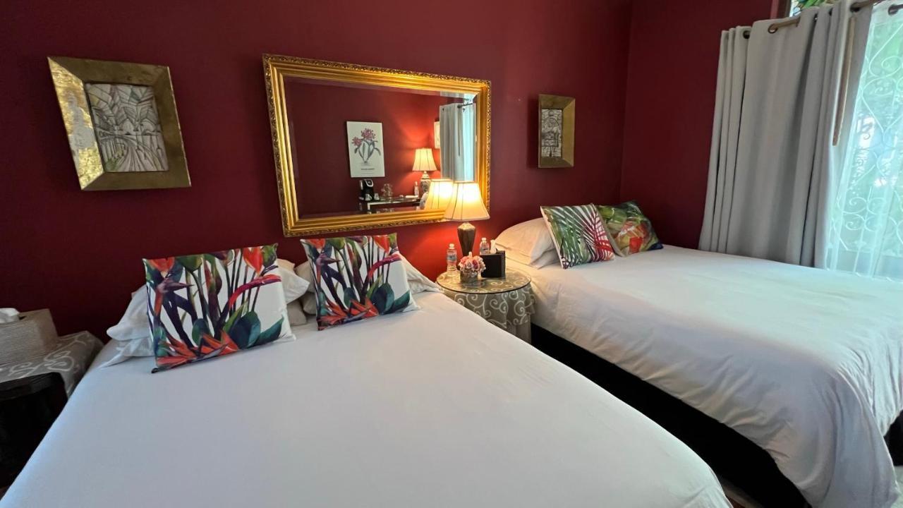 Dickinson Guest House, Guadalajara Expo Guest house