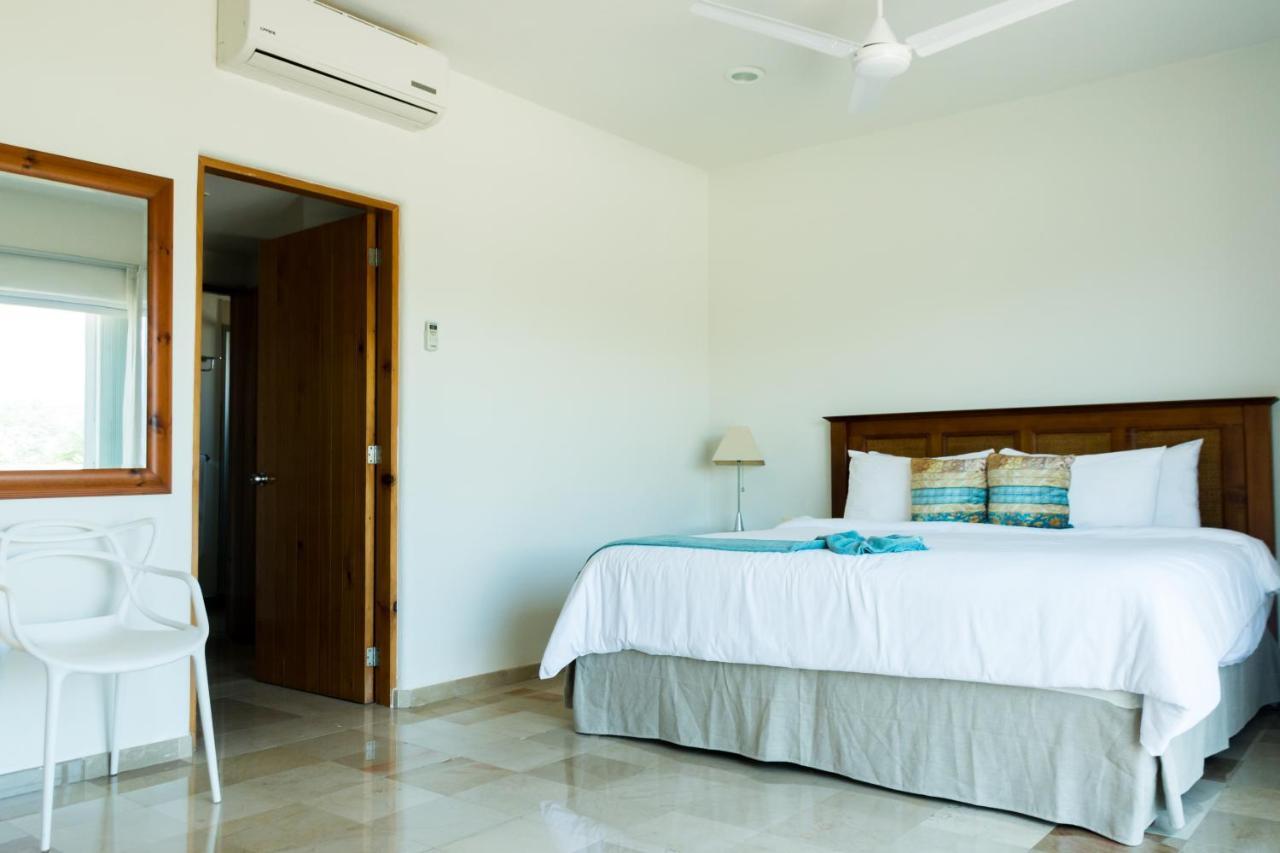 Ocean Front Condominium * Puerto Aventuras