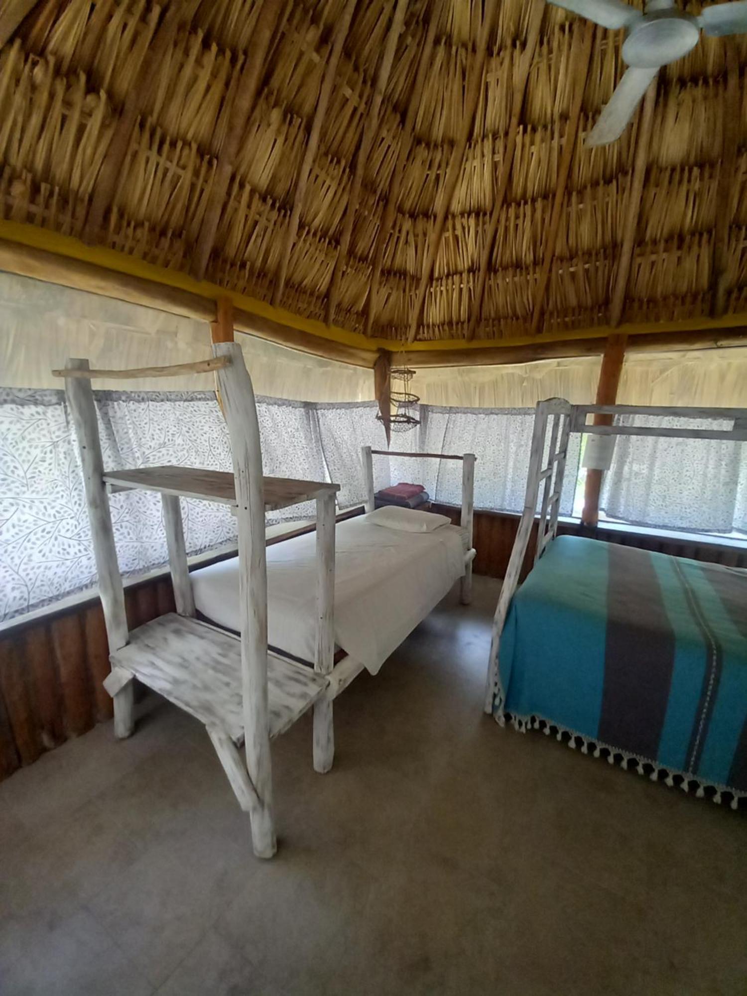Ida Y Vuelta Hostel