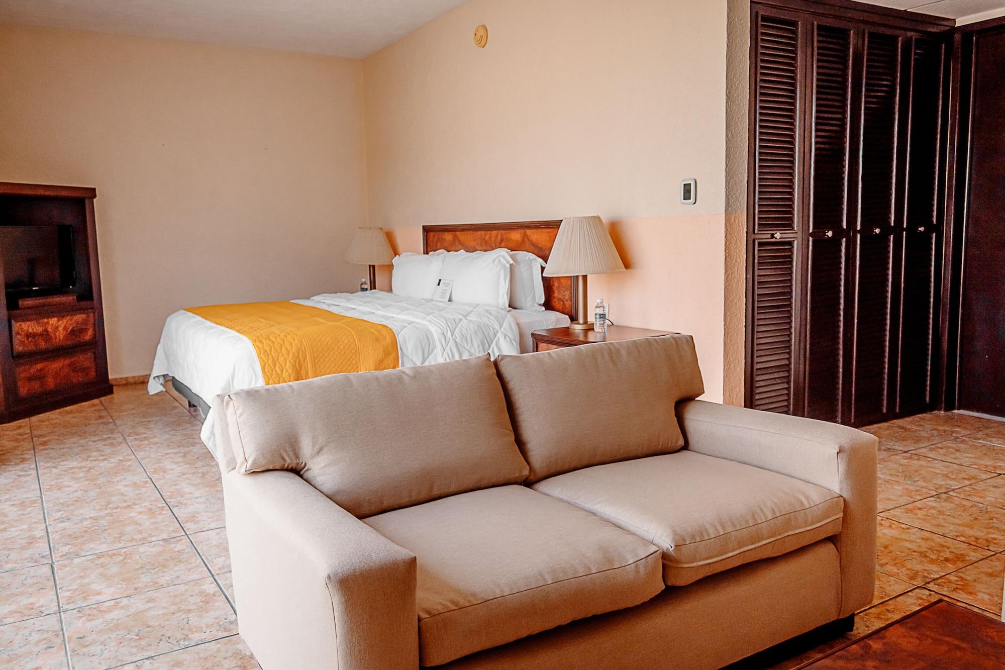 Aluxes Hotel