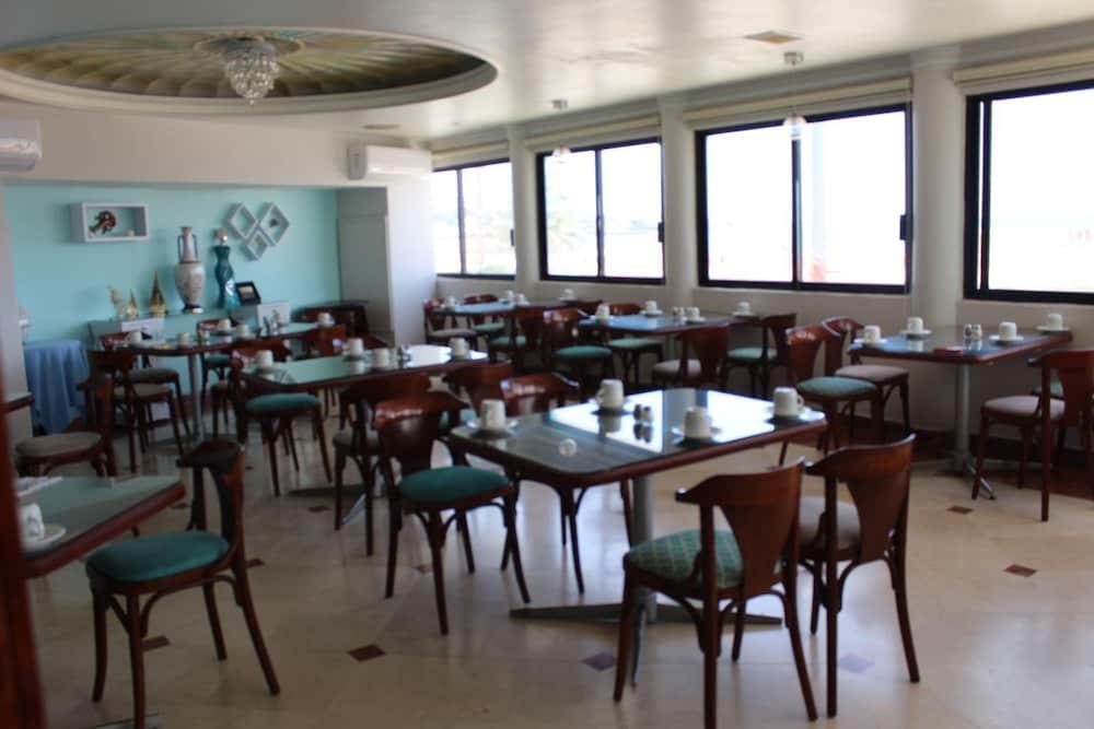Hotel Playa Marina