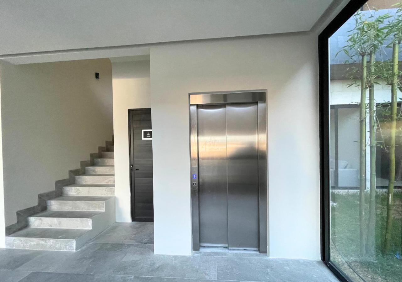 Brand New With Rooftop Pool Holiday home