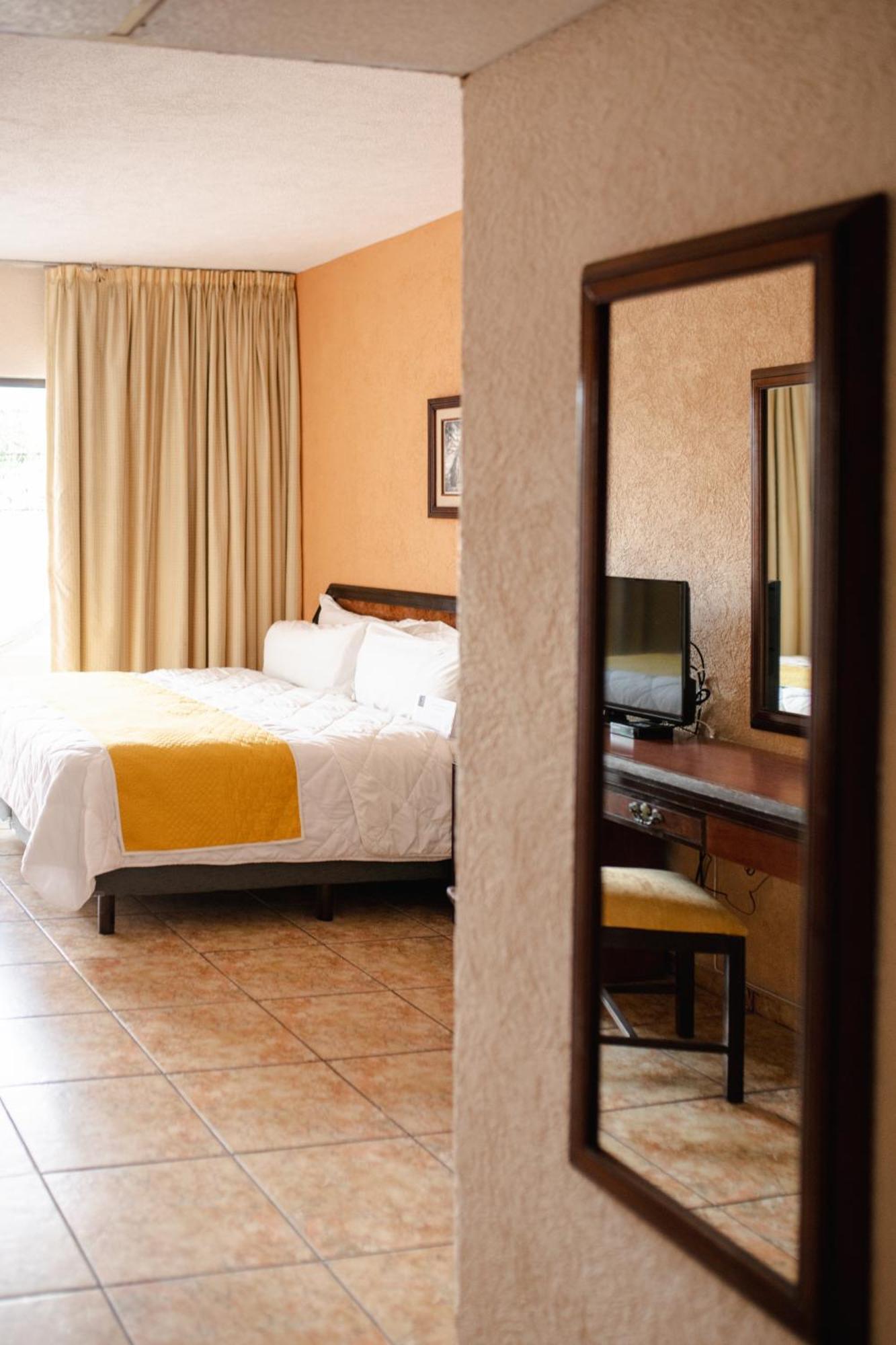 Aluxes Hotel 4*