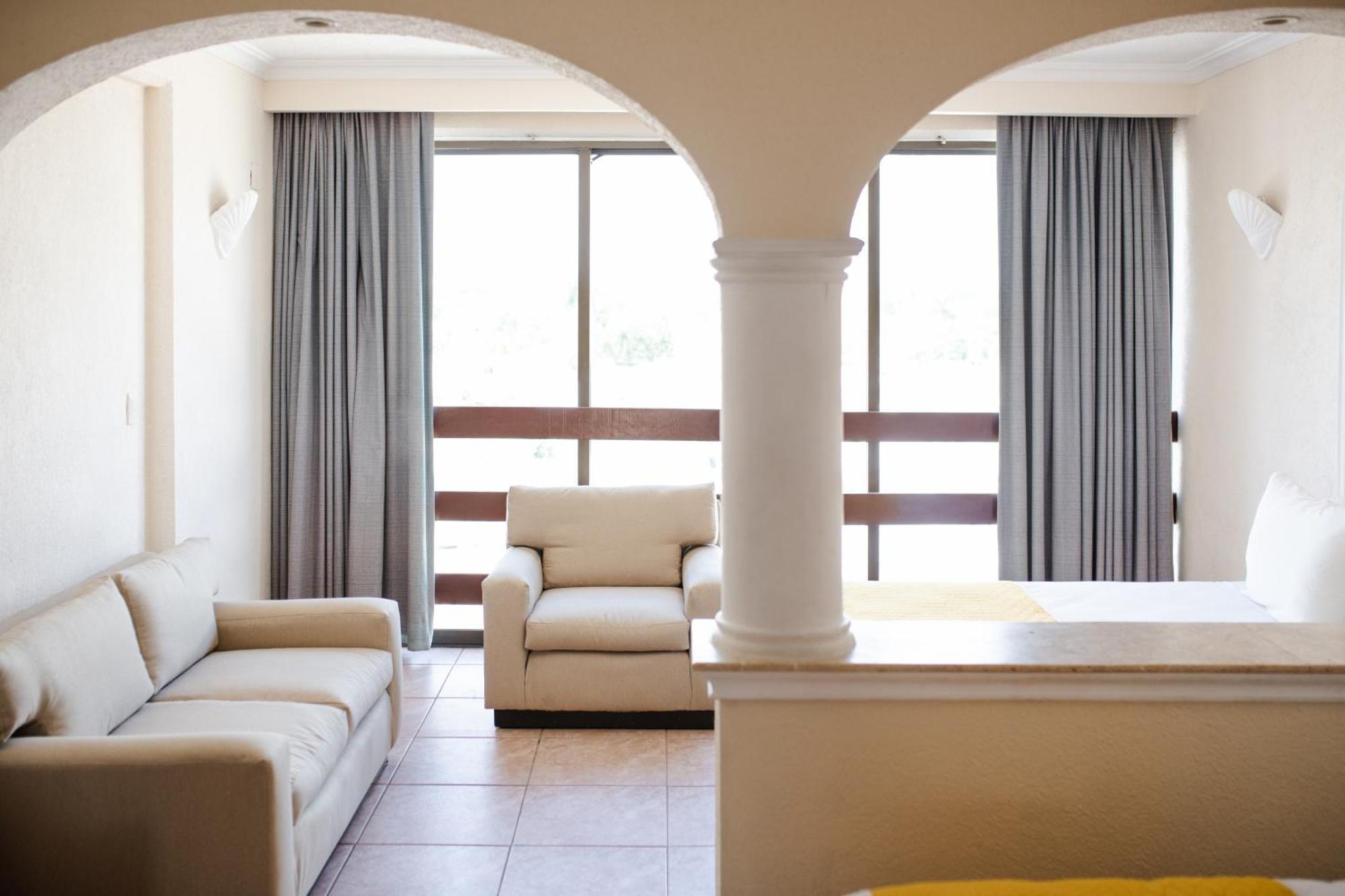 Hotel Aluxes 4*