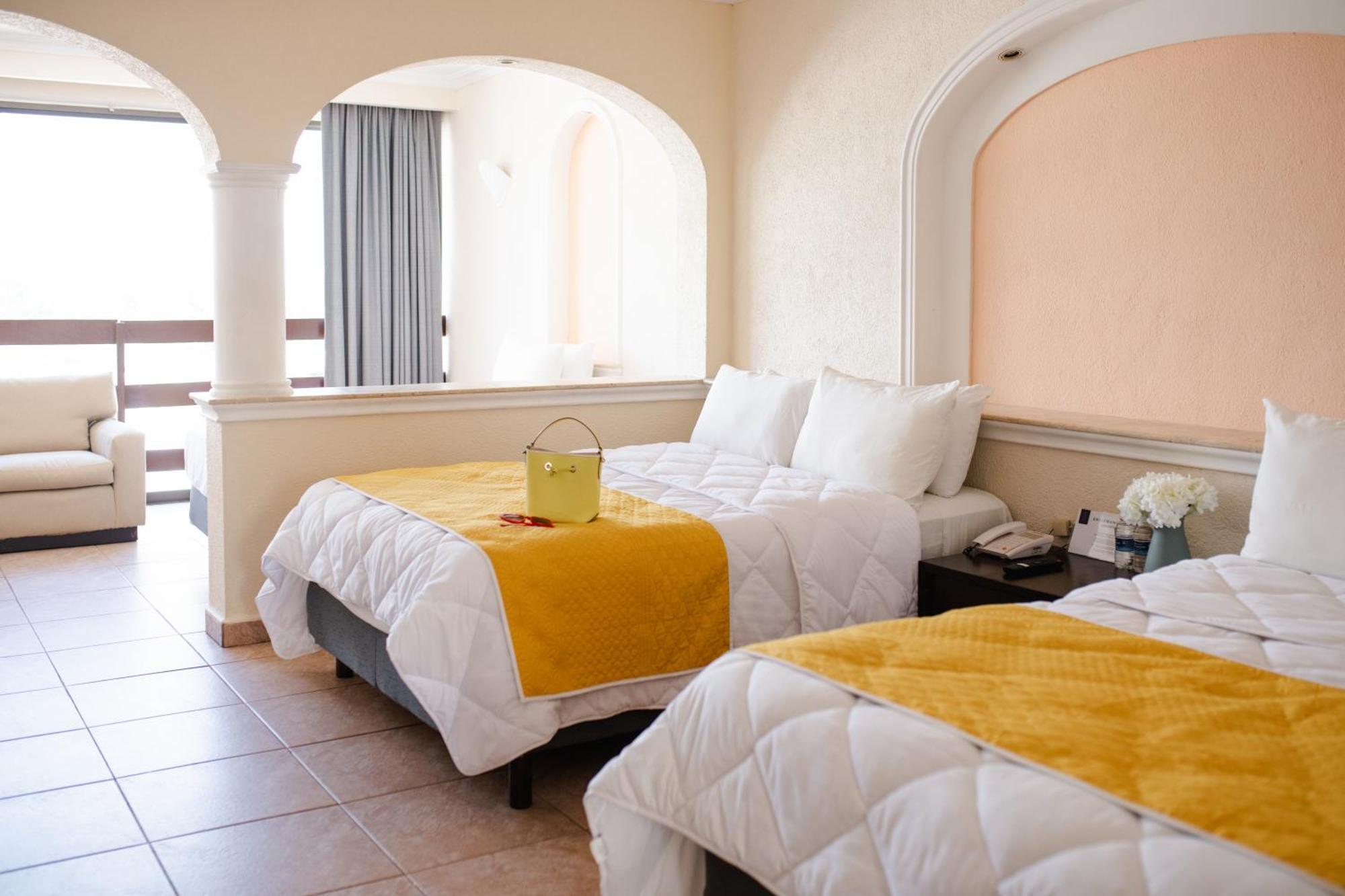 Hotel Aluxes 4*