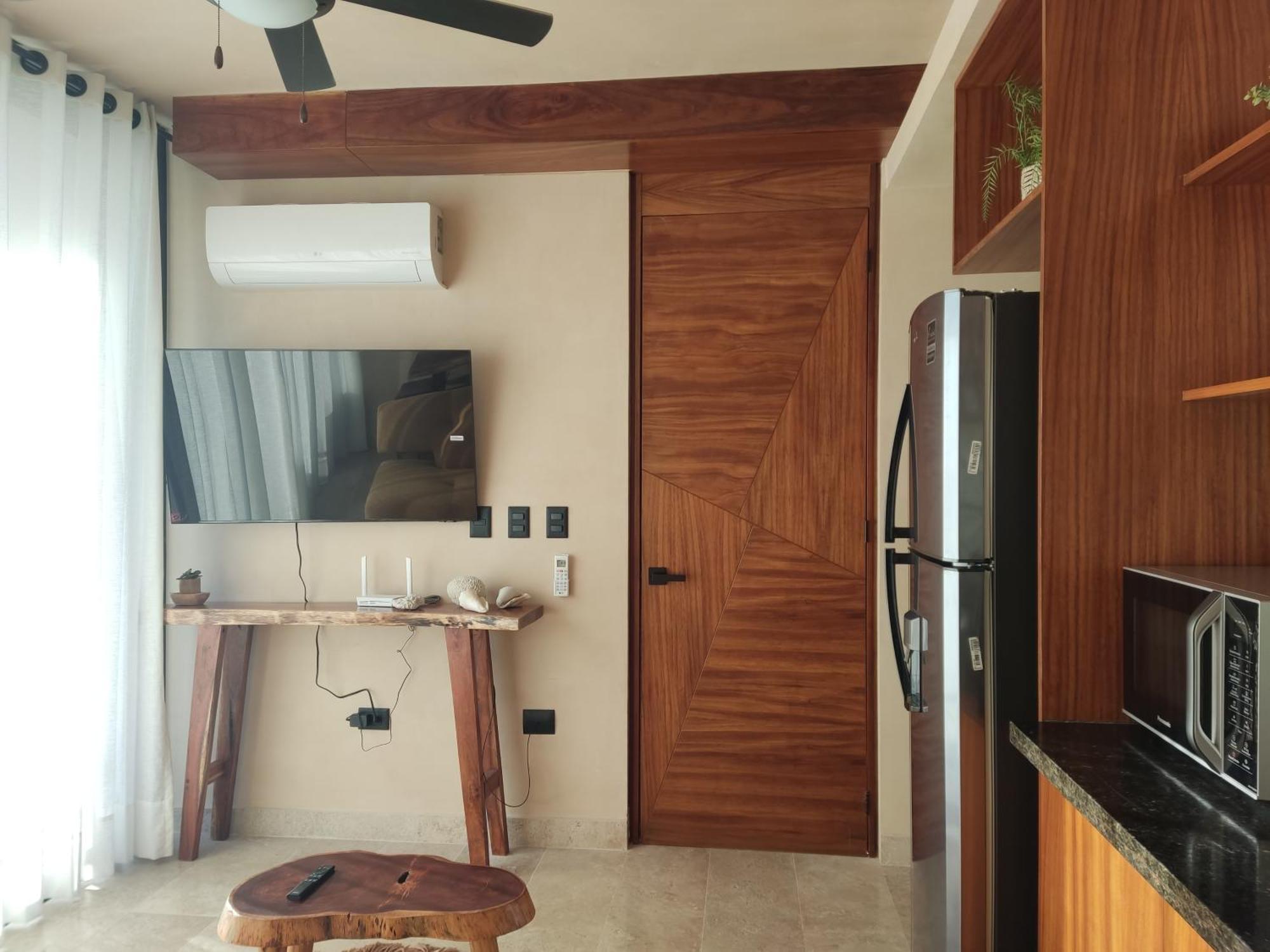 New Modern 1bdr - Access Apartment *