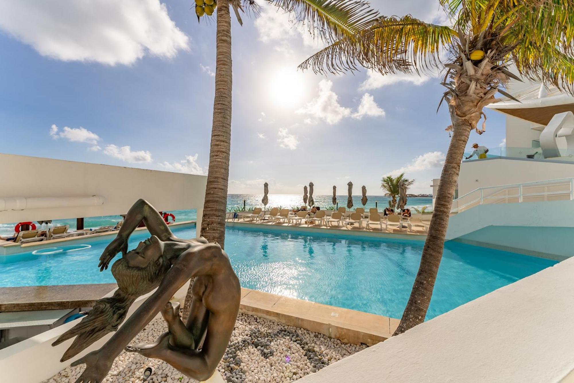 Beachfront Deluxe -best Ocean View, With Beach, Gym And Apartment *