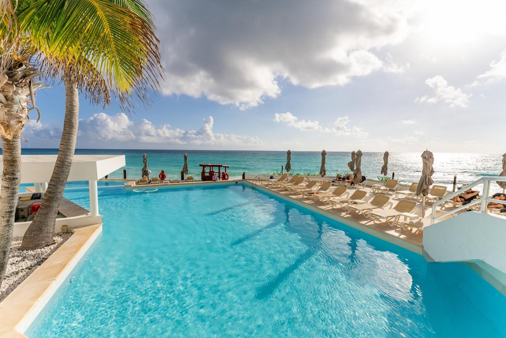 Beachfront Deluxe -best Ocean View, With Beach, Gym And * Cancun