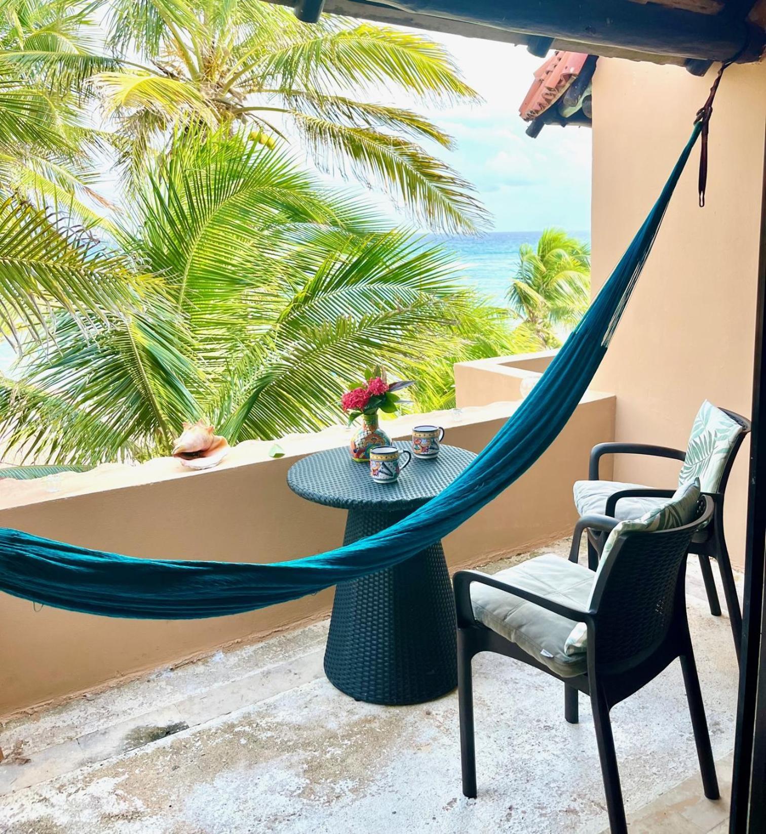 Beachfront Hammock Heaven Apartment *