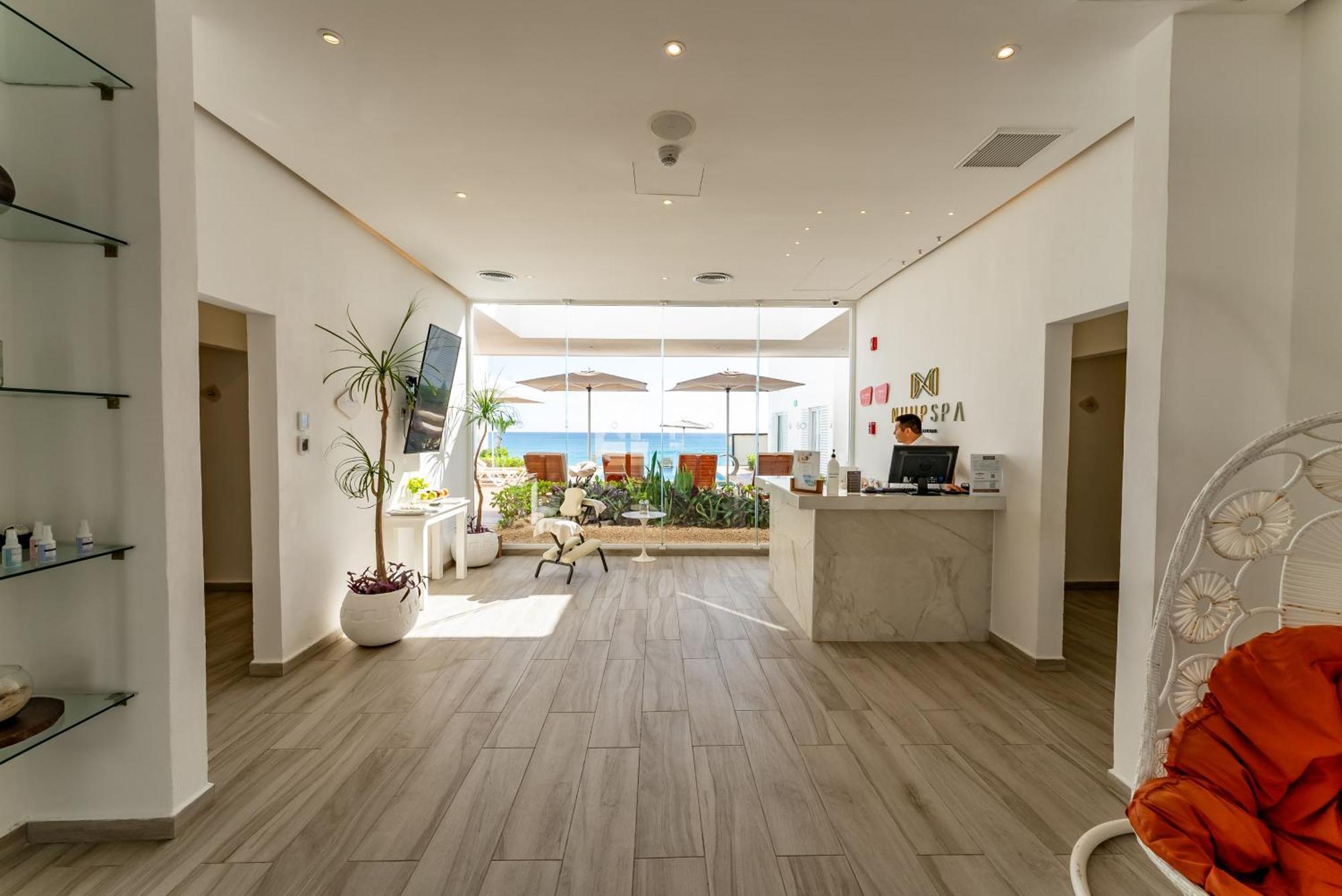 Beachfront Deluxe -best Ocean View, With Beach, Gym And * Cancun
