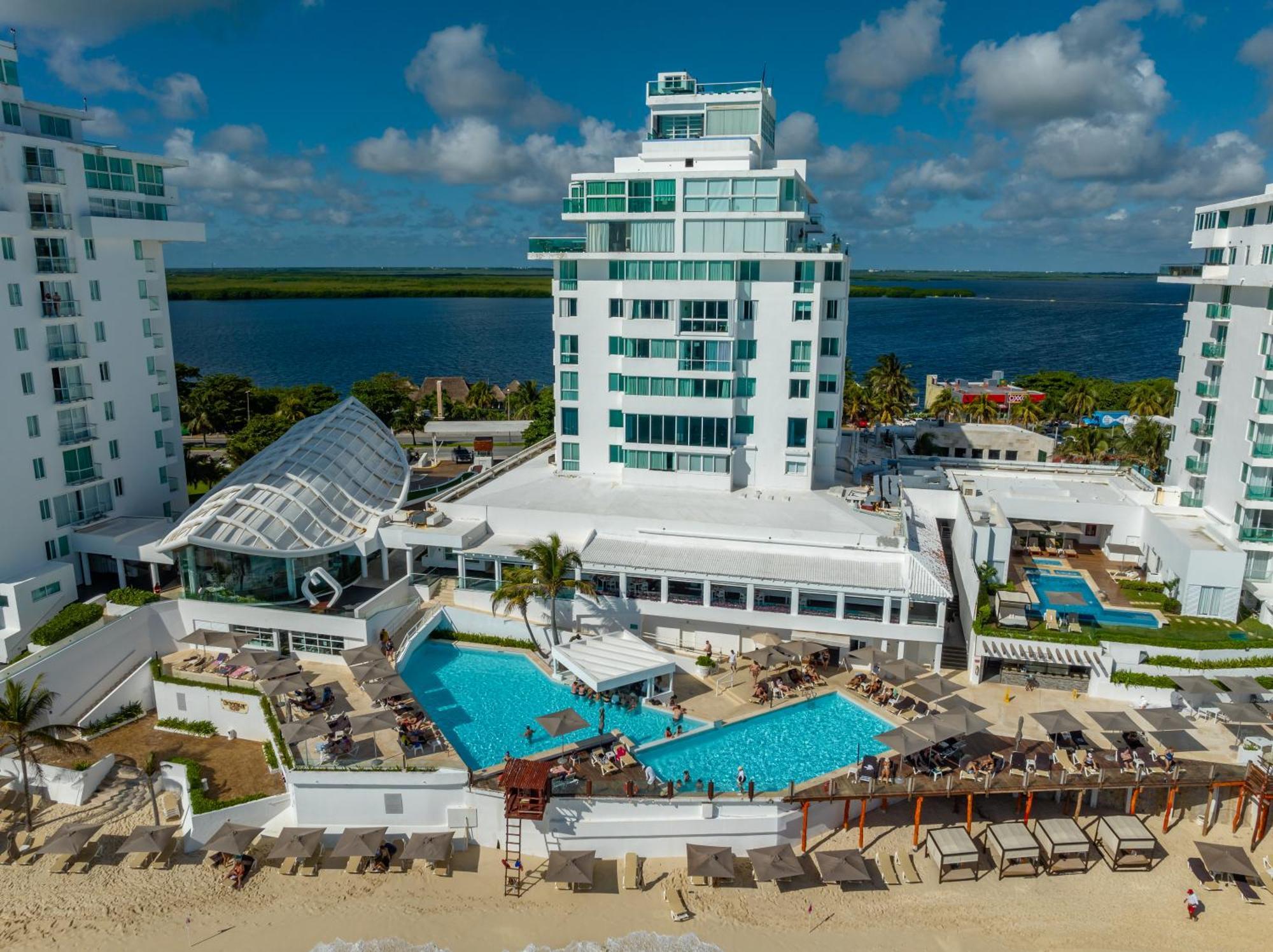 Beachfront Deluxe -best Ocean View, With Beach, Gym And Apartment