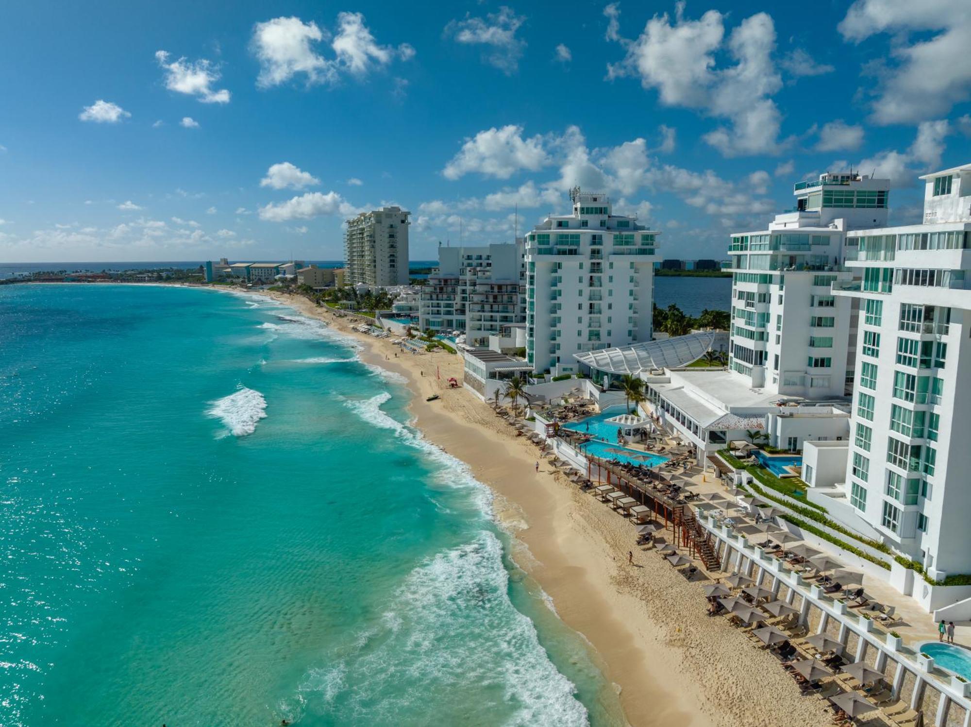 Beachfront Deluxe -best Ocean View, With Beach, Gym And * Cancun