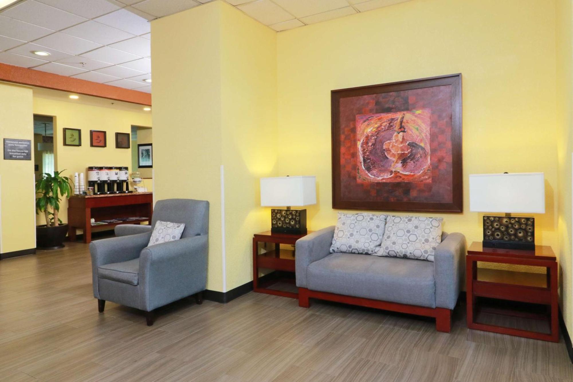 Hotel Hampton By Hilton Guadalajara-aeropuerto 3*