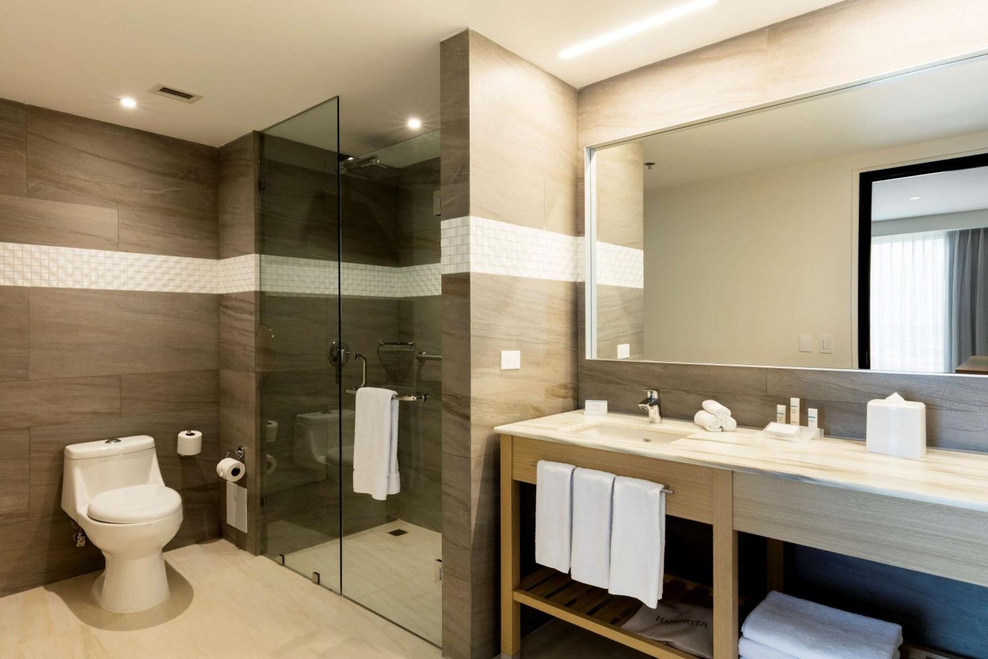 Hilton Garden Hotel 3*