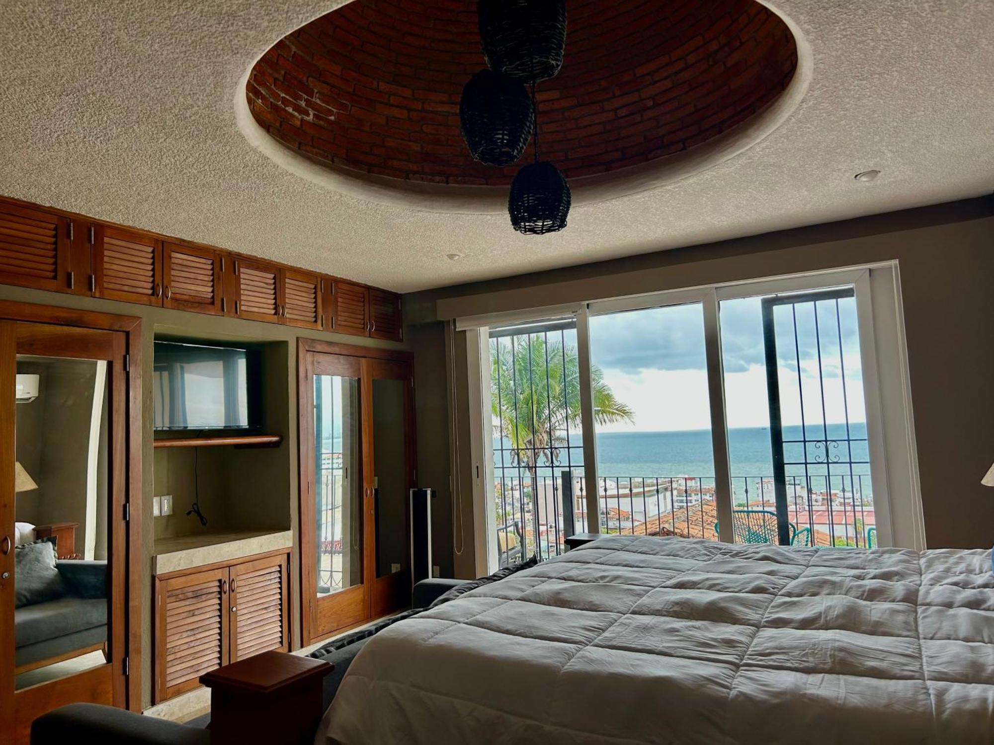 Stunning Ocean Views, Ecuador, Centrally Located Holiday home Puerto Vallarta