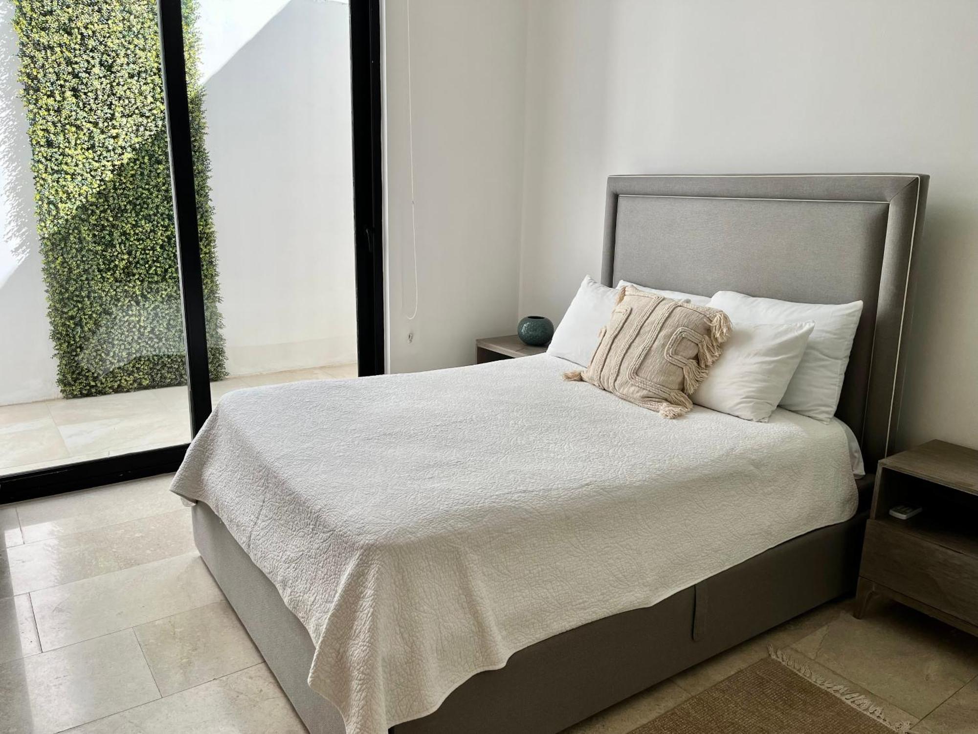 Luxury 5th Avenue Menesse 32 *