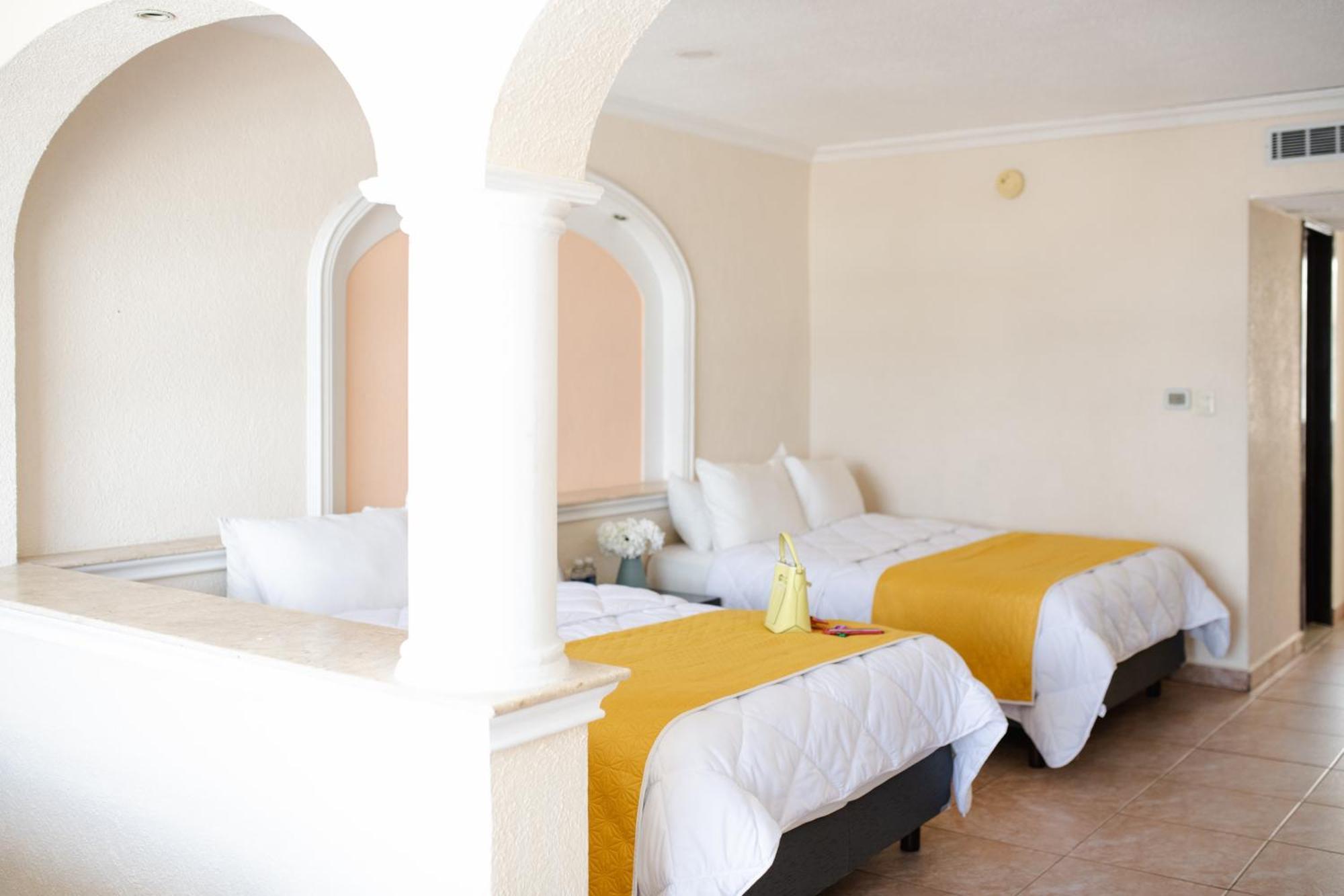 Aluxes Hotel 4*