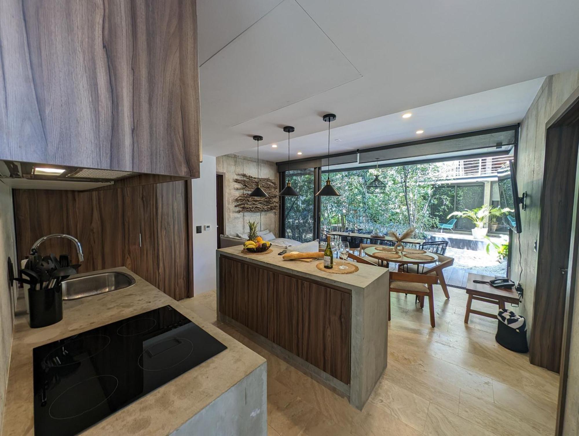 2-br Tropical Retreat With Sauna, Gym And Pool Apartment