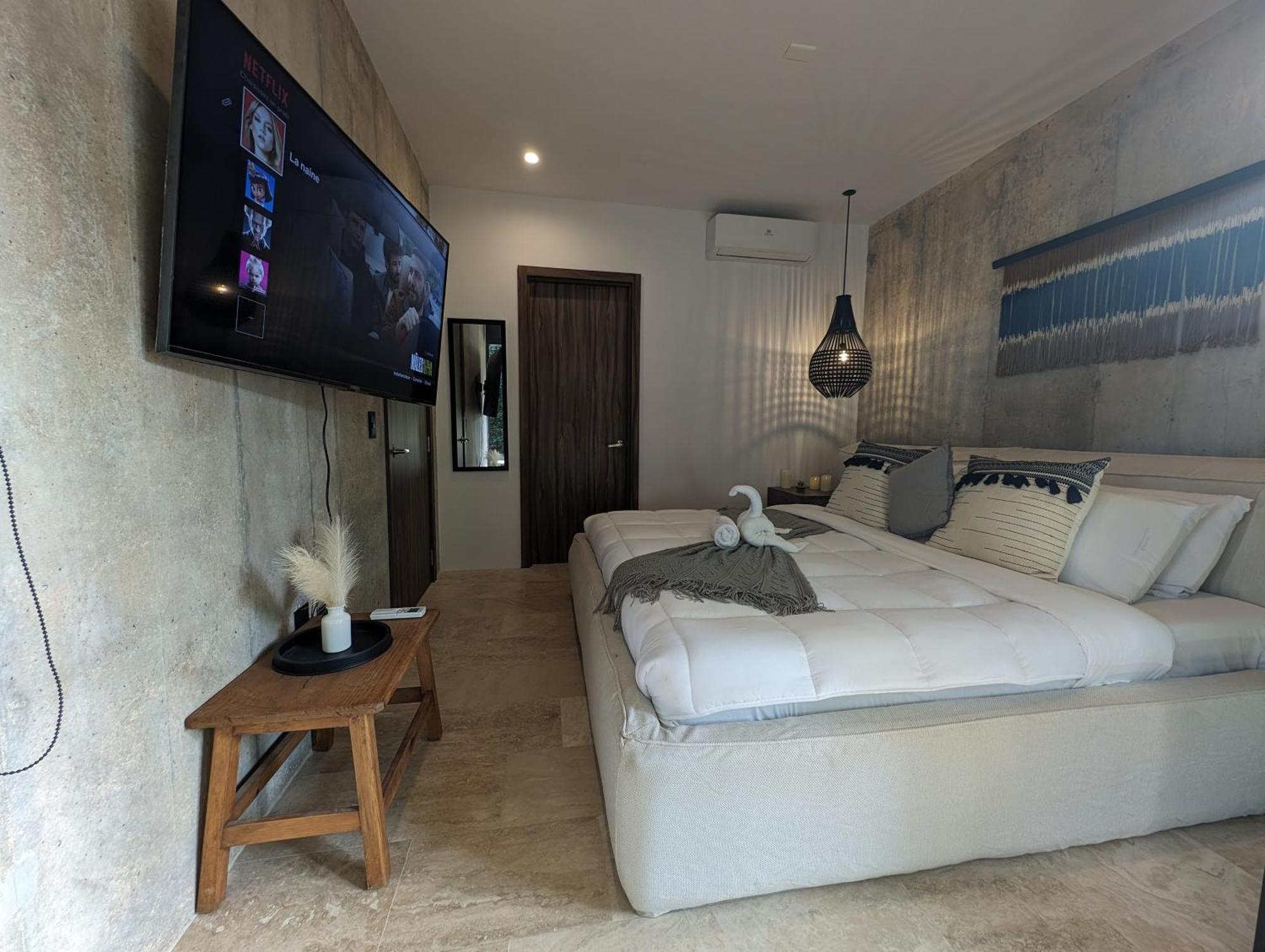 Apartment 2-br Tropical Retreat With Sauna, Gym And Pool *
