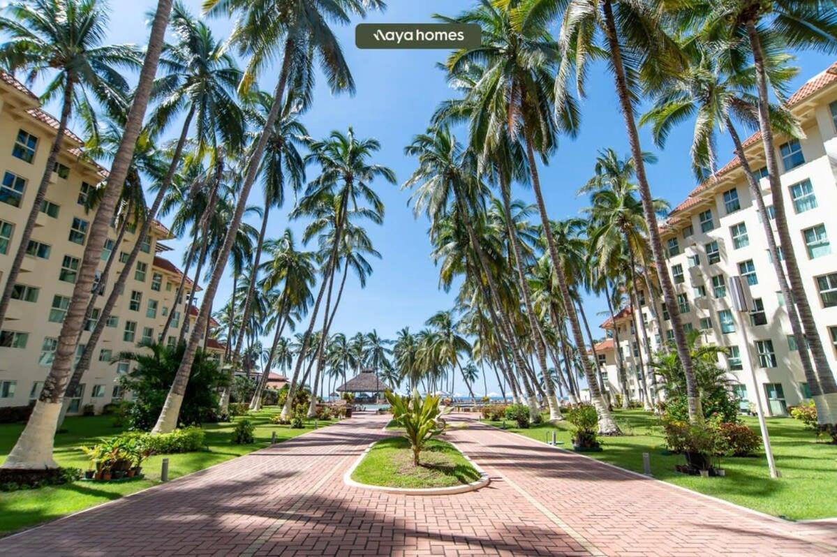 Beachfront 2br W/ Pool - Blue Flag