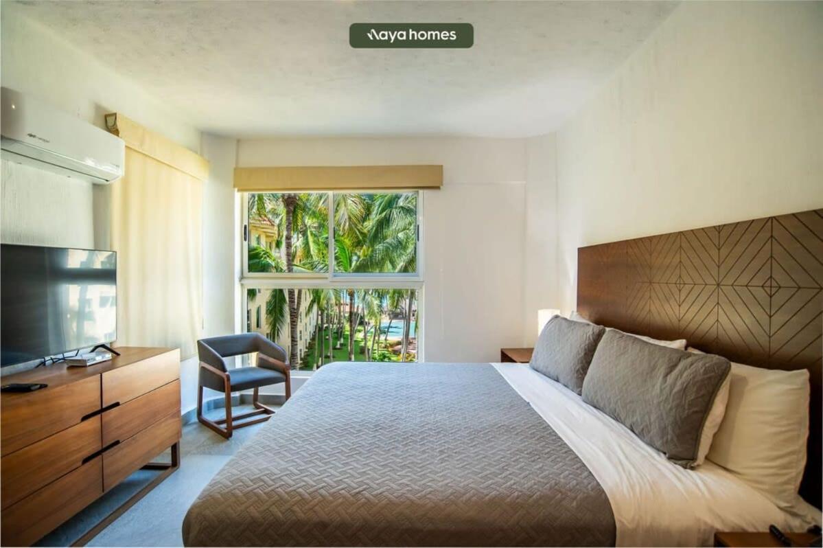 Beachfront 2br W/ Pool - Blue Flag