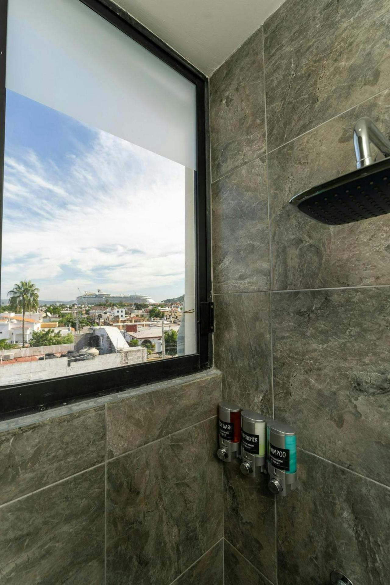 Apartment New & Modern, 5 Star Area, Walk 2 Beach, Pool, Views, King Bed Mazatlan