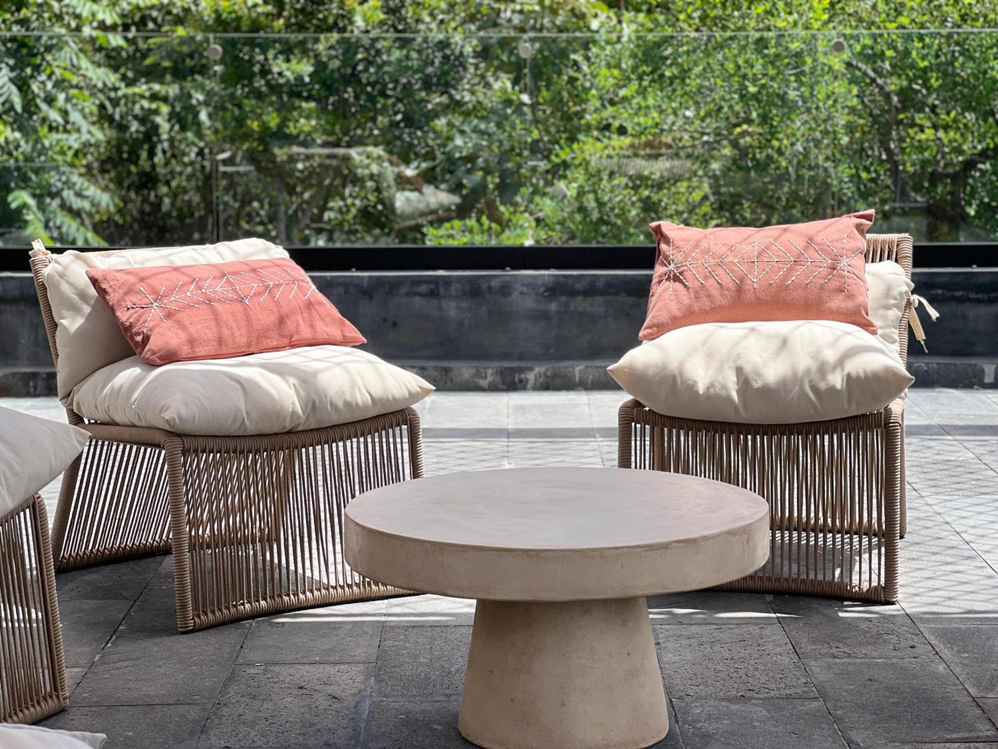 Lovely 2bedroom Serviced + Pool & Garden Apartment