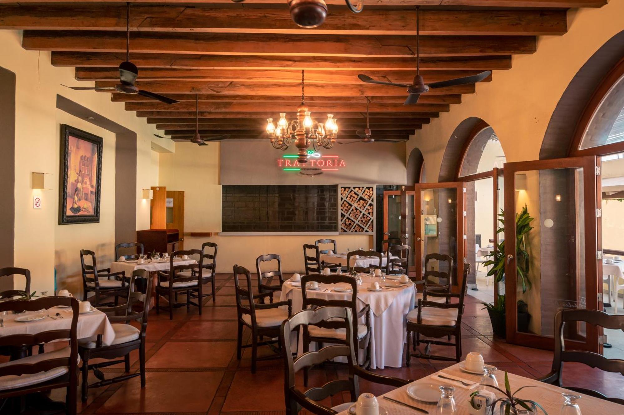 Hotel Costa De Oro 3*