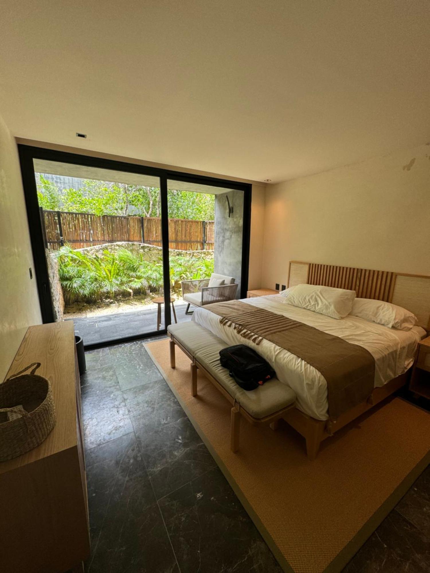 Lovely 2bedroom Serviced + Pool & Garden Apartment *