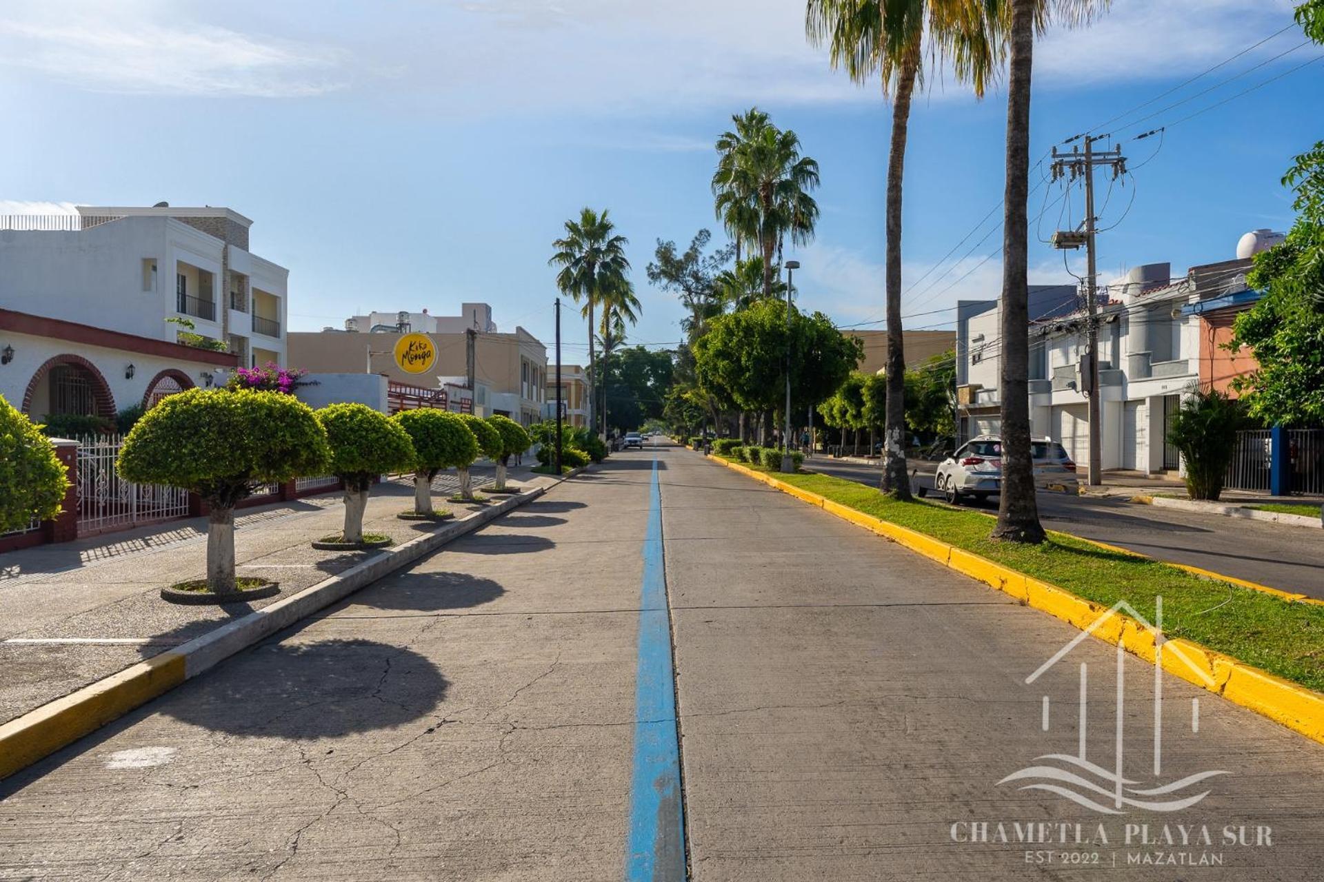 New & Modern, 5 Star Area, Walk 2 Beach, Pool, Views, King Bed Apartment *