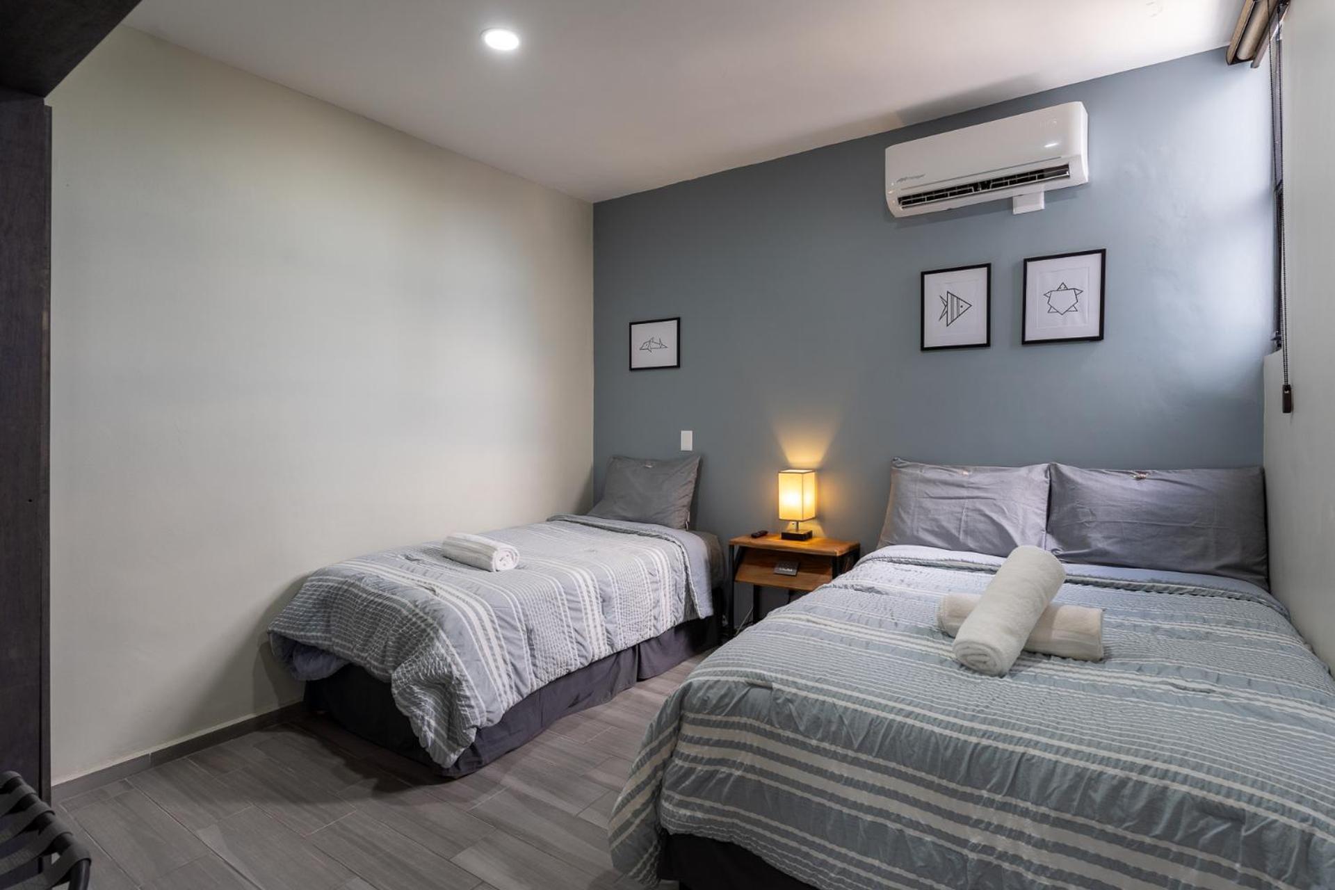 Apartment New & Modern, 5 Star Area, Walk 2 Beach, Pool, Views, King Bed