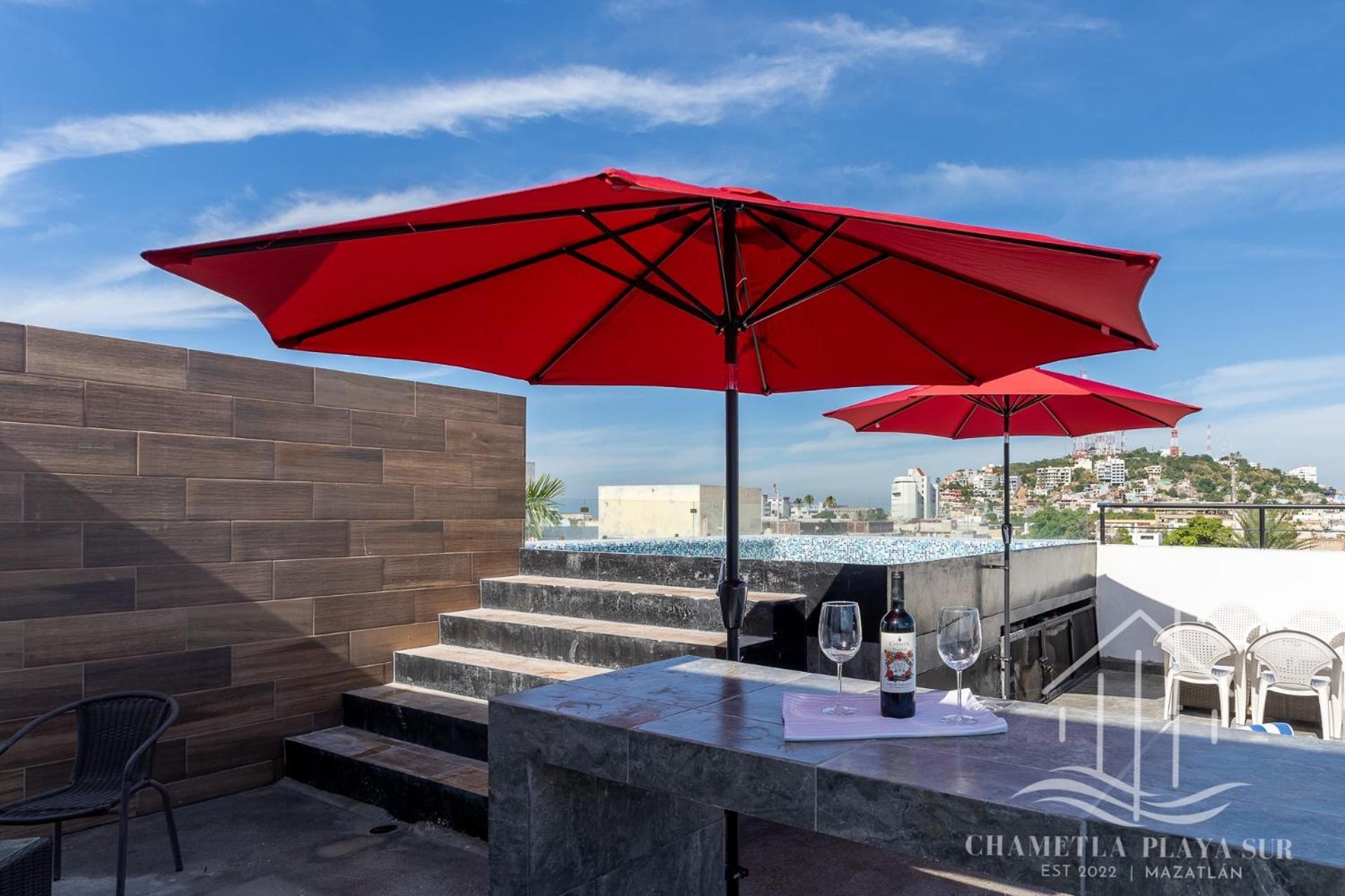 New & Modern, 5 Star Area, Walk 2 Beach, Pool, Views, King Bed Mazatlan