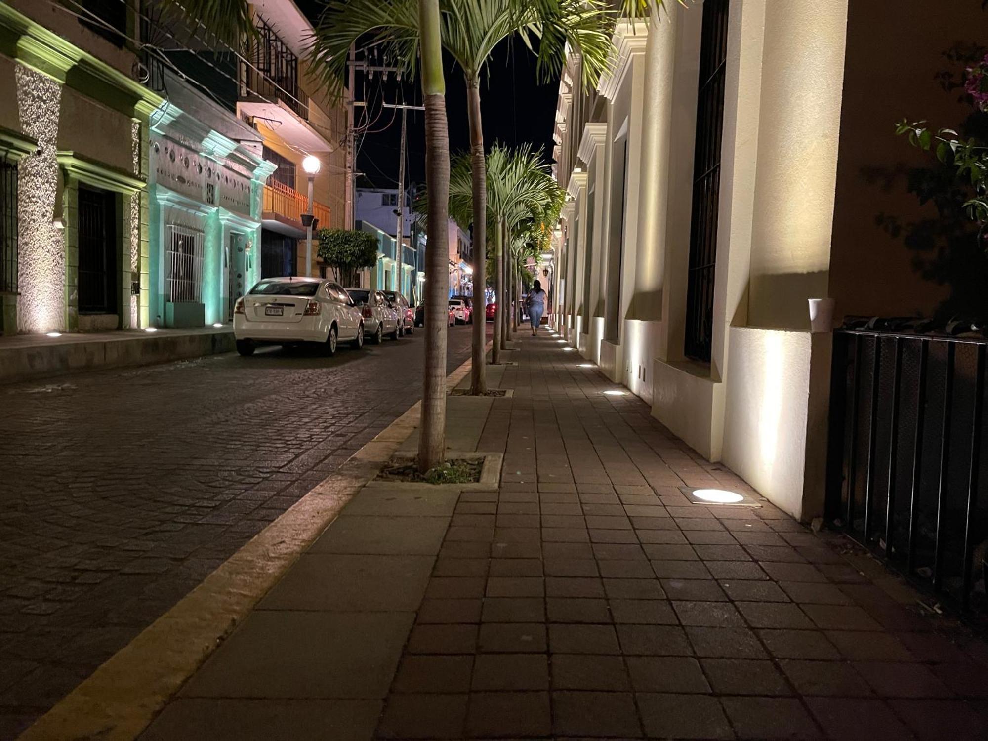 New & Modern, 5 Star Area, Walk 2 Beach, Pool, Views, King Bed Mazatlan