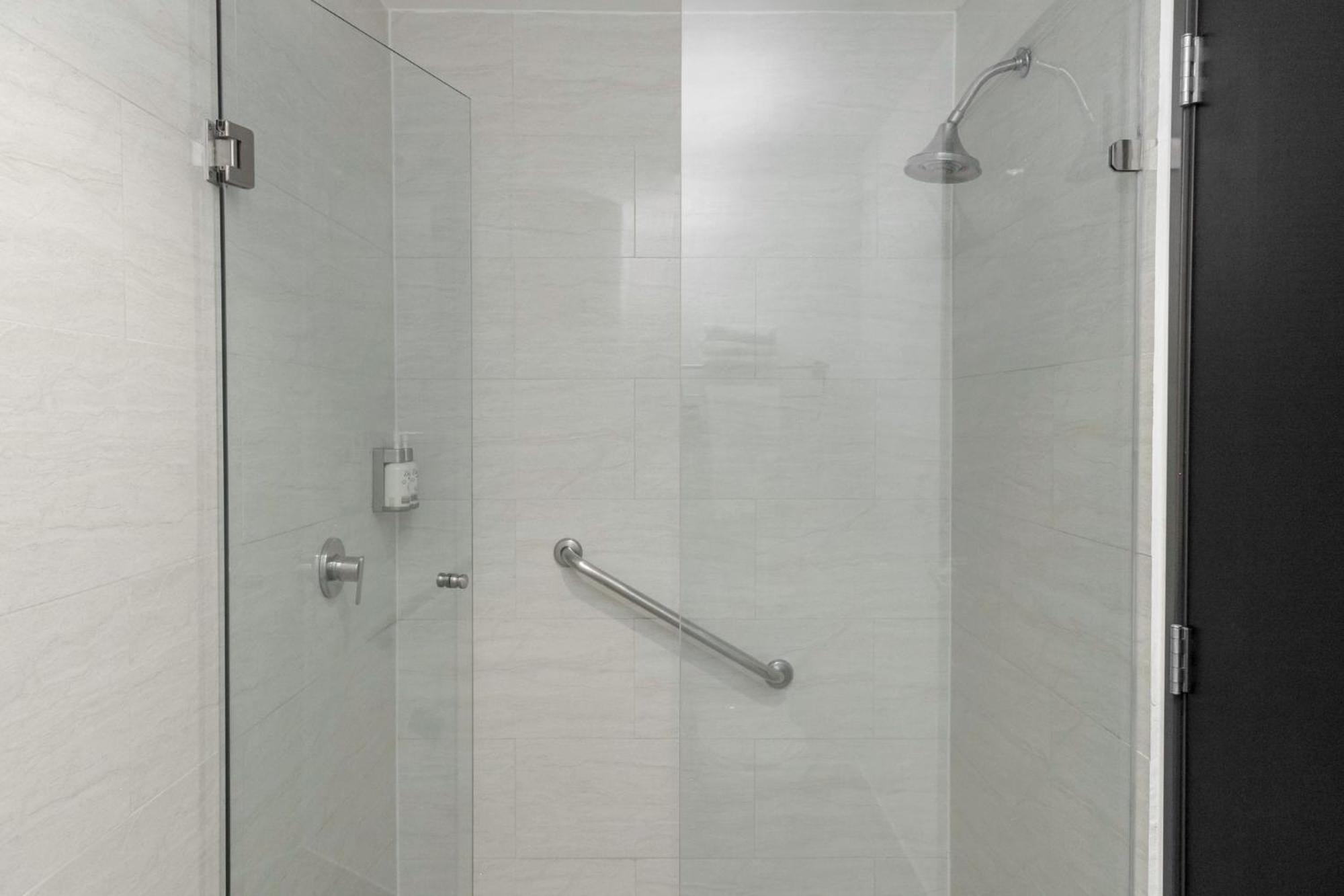Express & Angelopolis By Ihg Hotel 4*