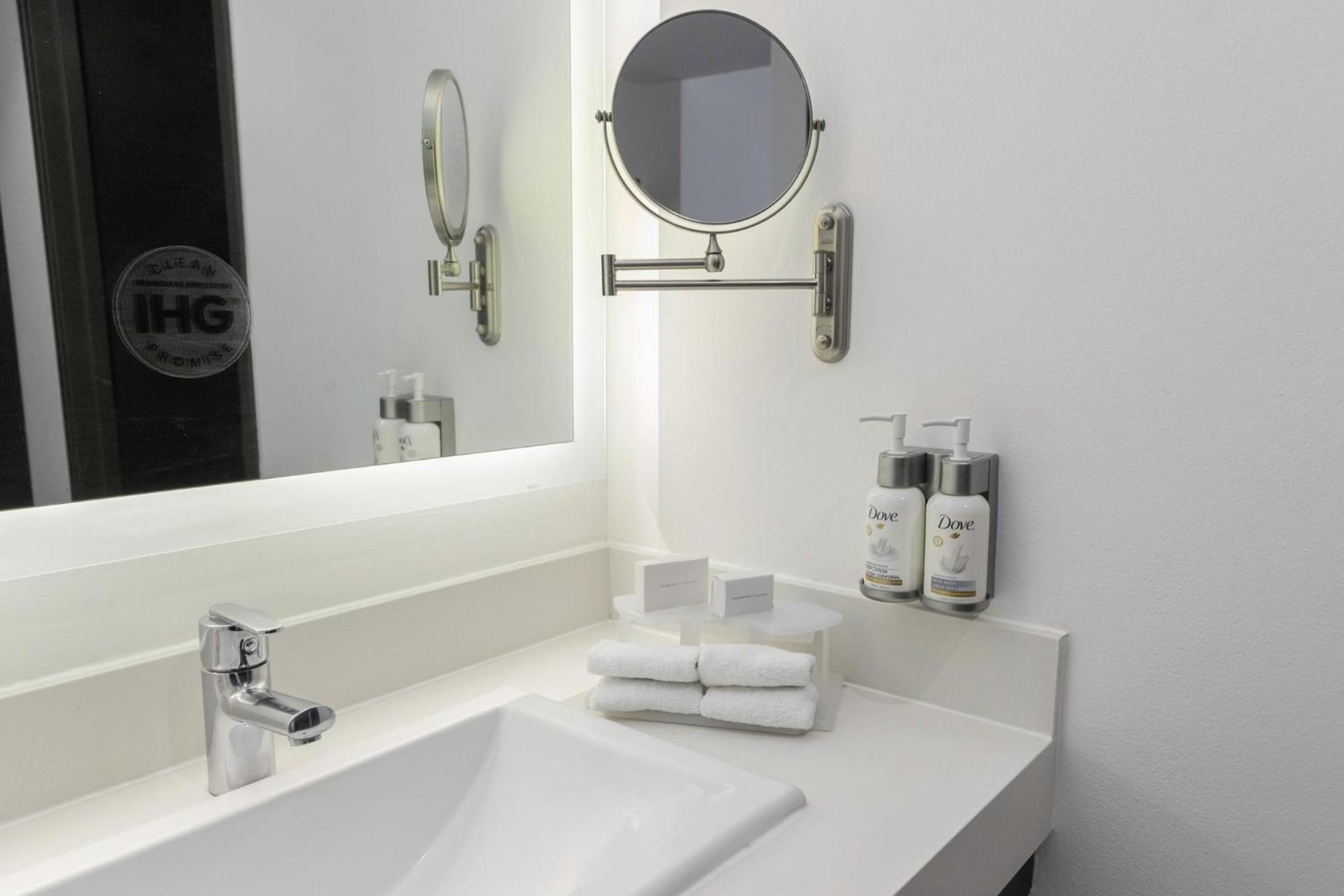 Express & Angelopolis By Ihg Hotel Puebla
