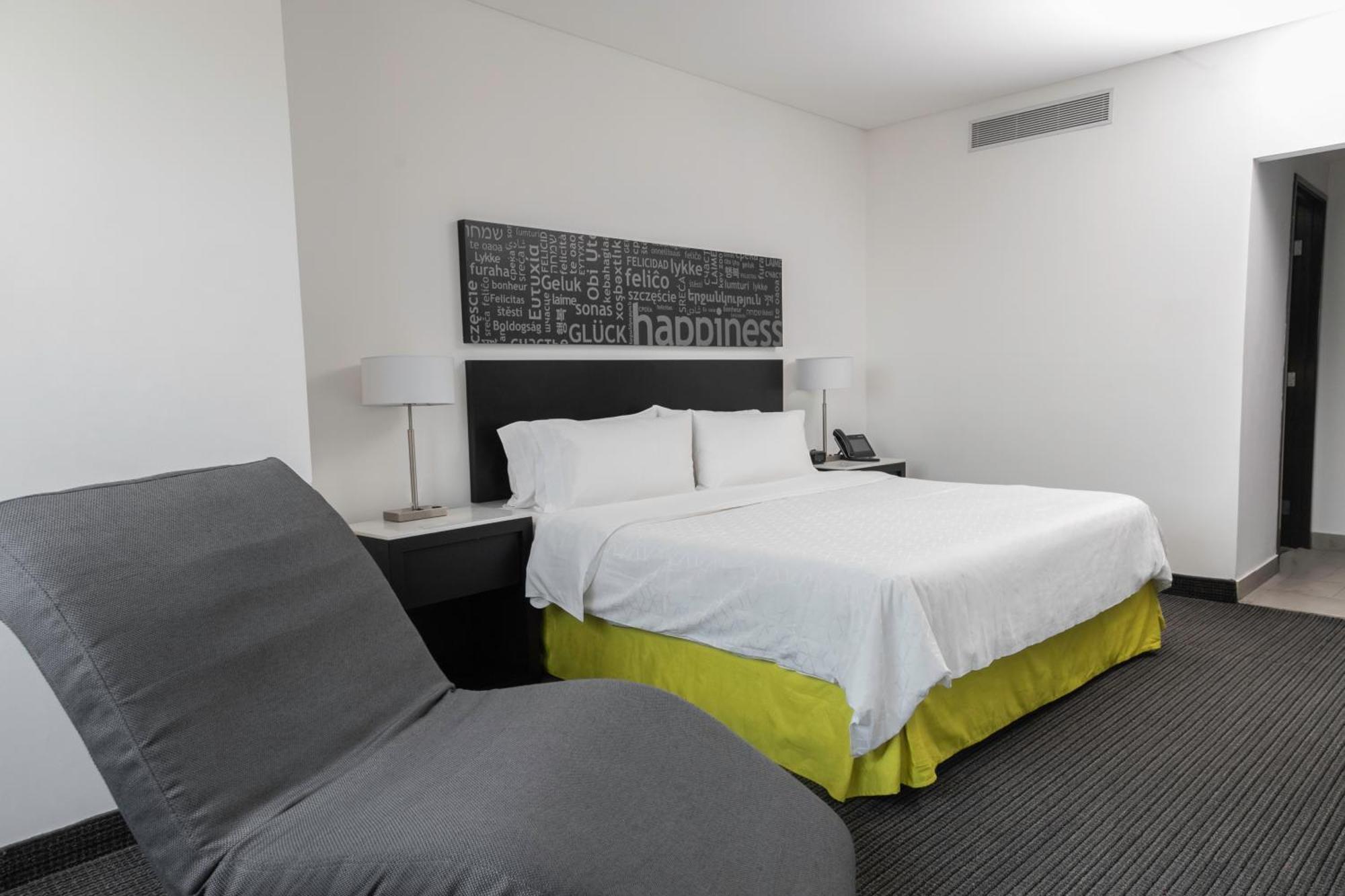 Express & Angelopolis By Ihg Hotel Puebla