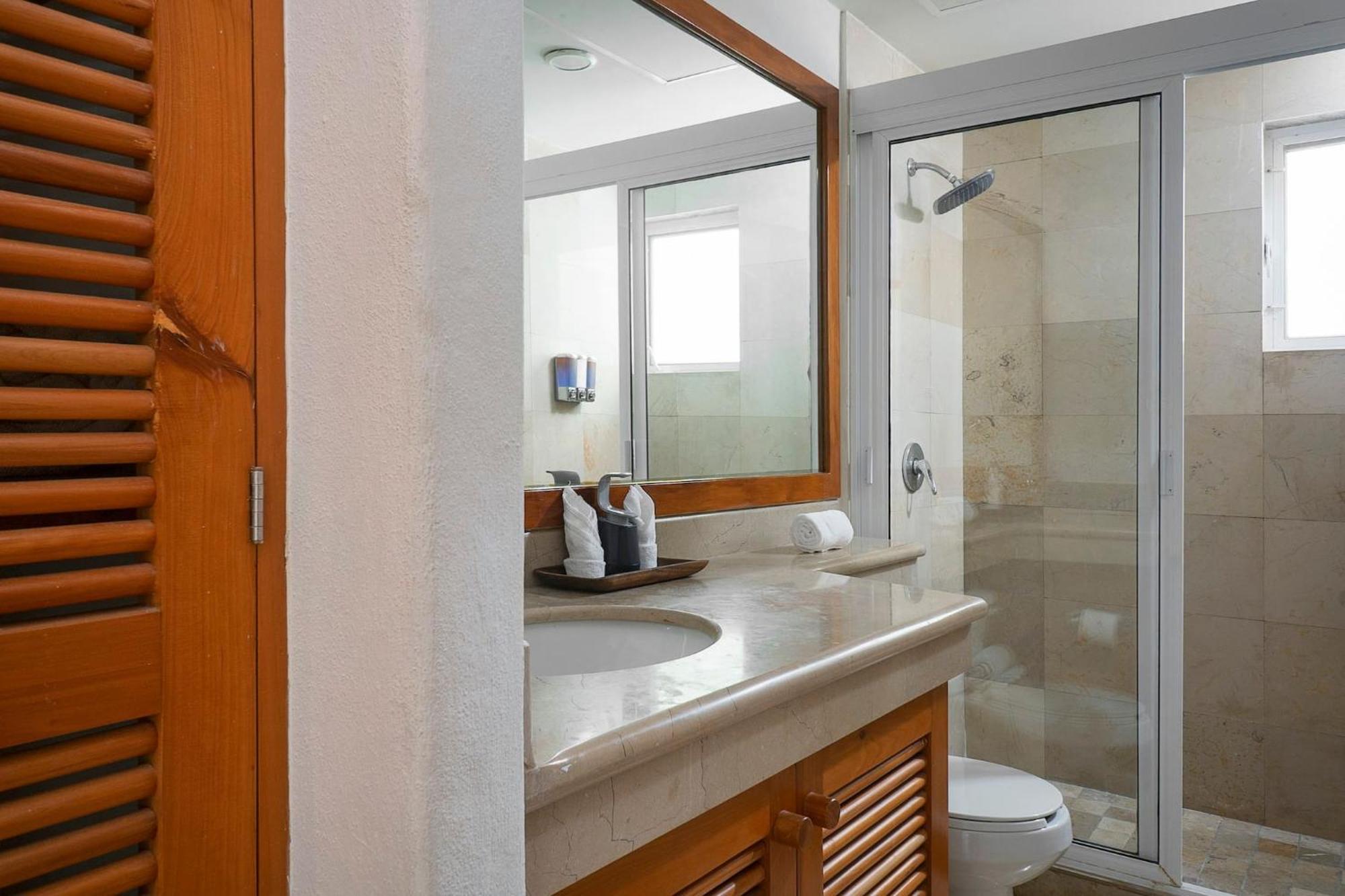 Ocean Front Condominium Holiday home *