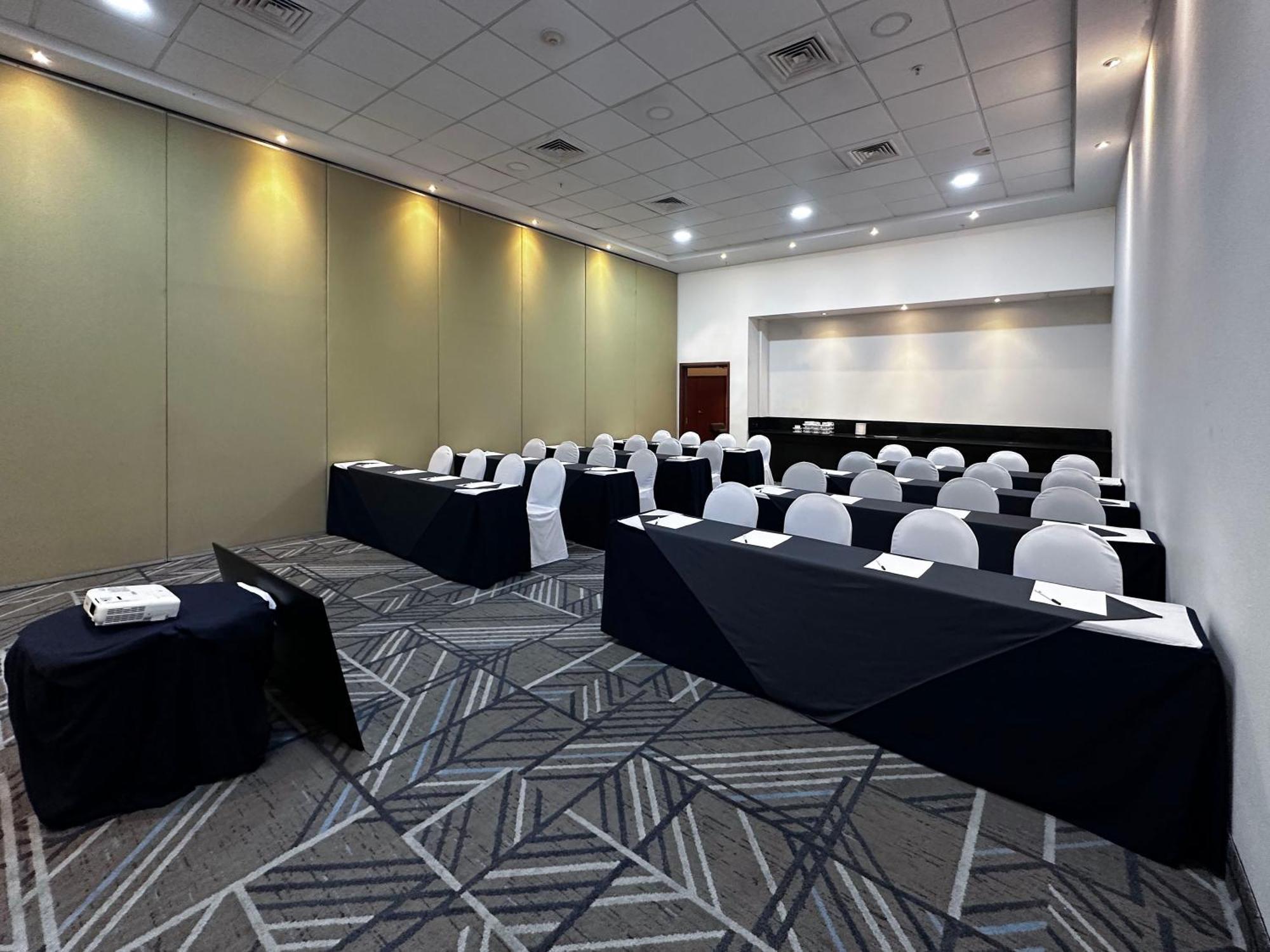 Express By Ihg 4*
