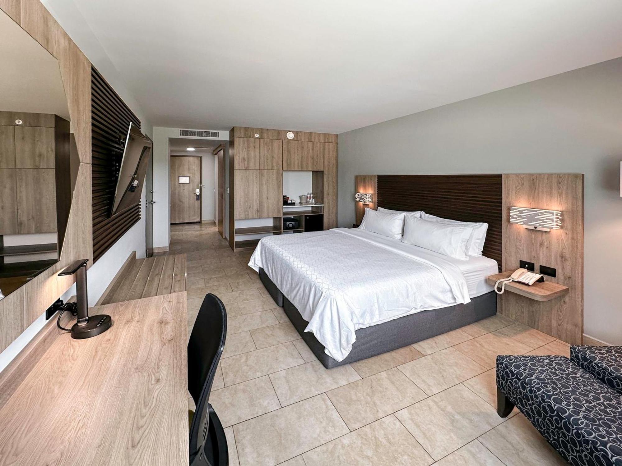 Express By Ihg 4*
