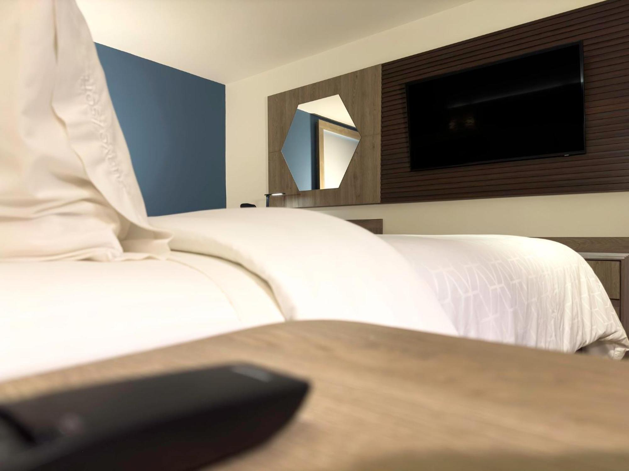 Express By Ihg Hotel 4*