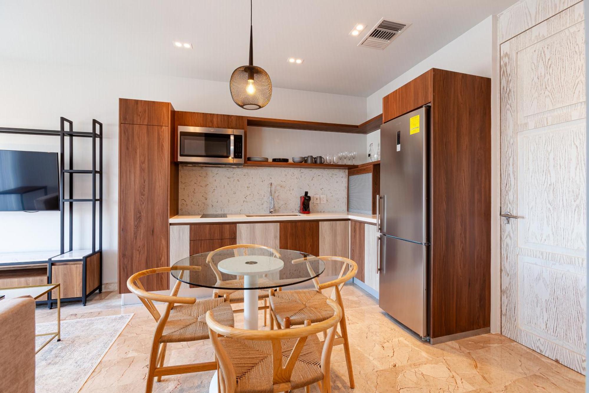 Luxury 1bedroom/amazing Ocean View/prime Location Apartment *