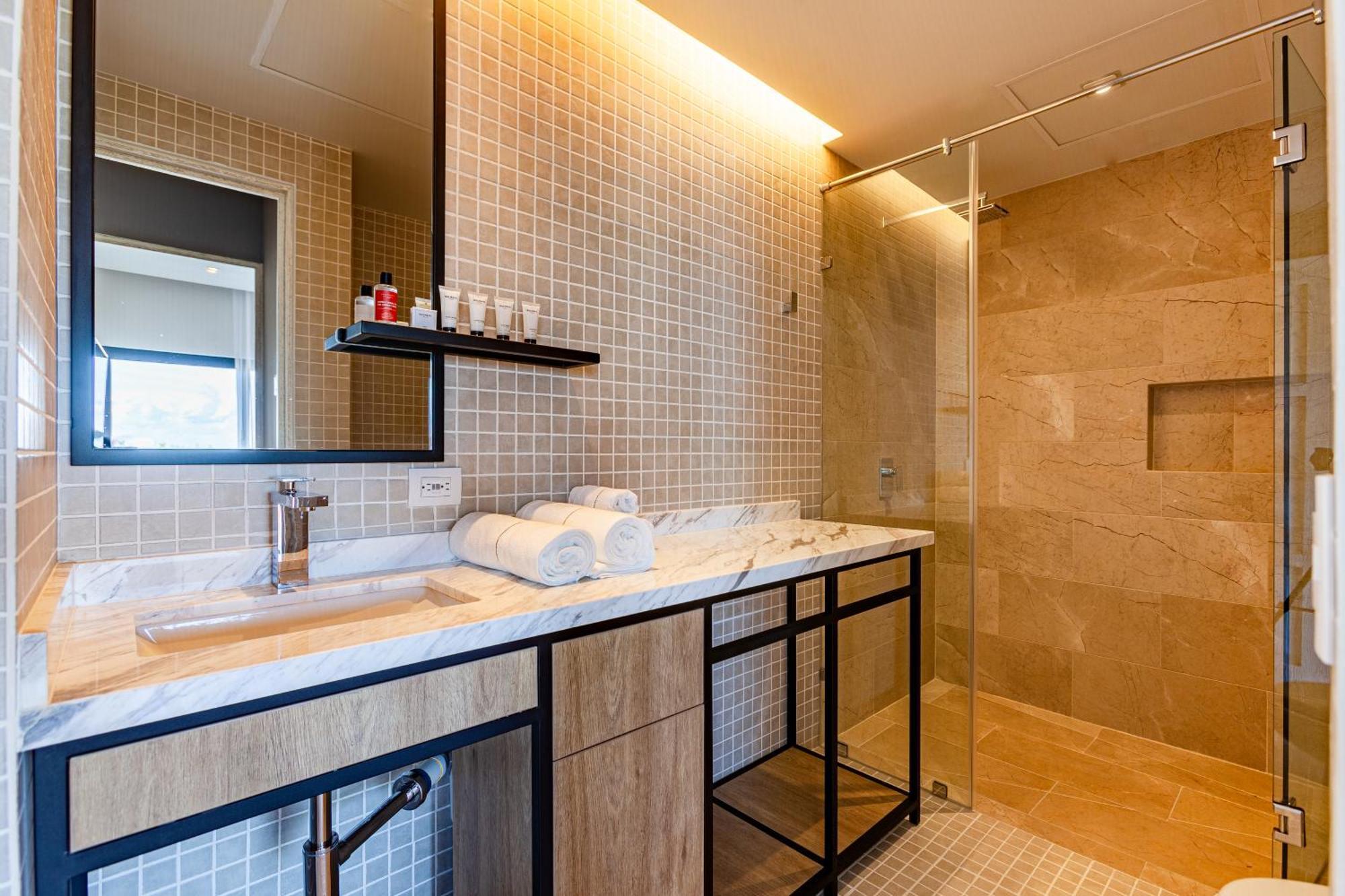 Luxury 1bedroom/amazing Ocean View/prime Location Apartment *