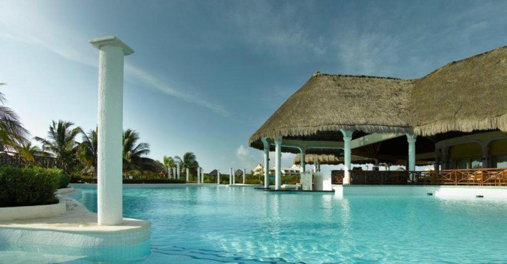 Grand Palladium Riviera And 4*