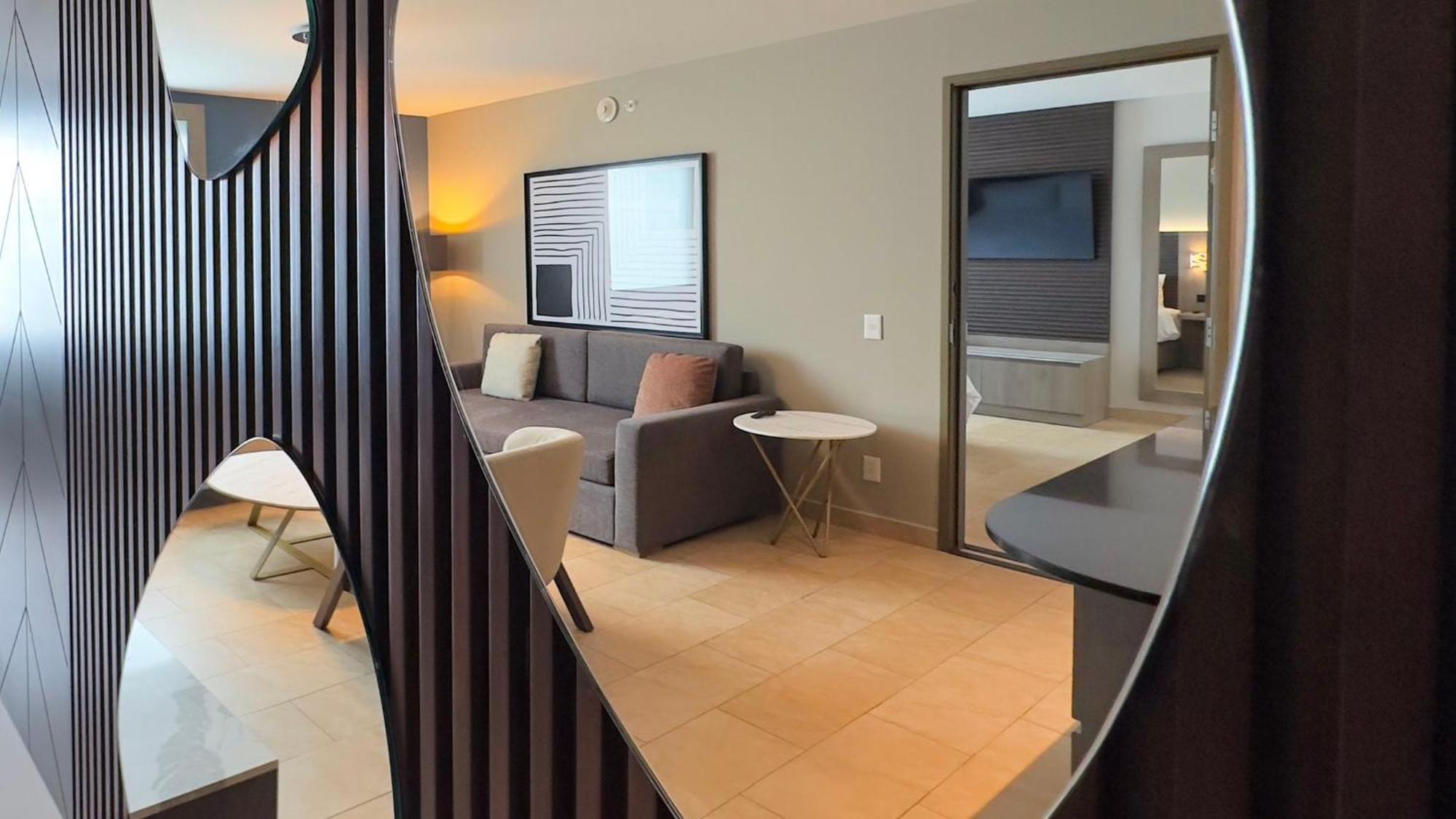 Express By Ihg Hotel 4*