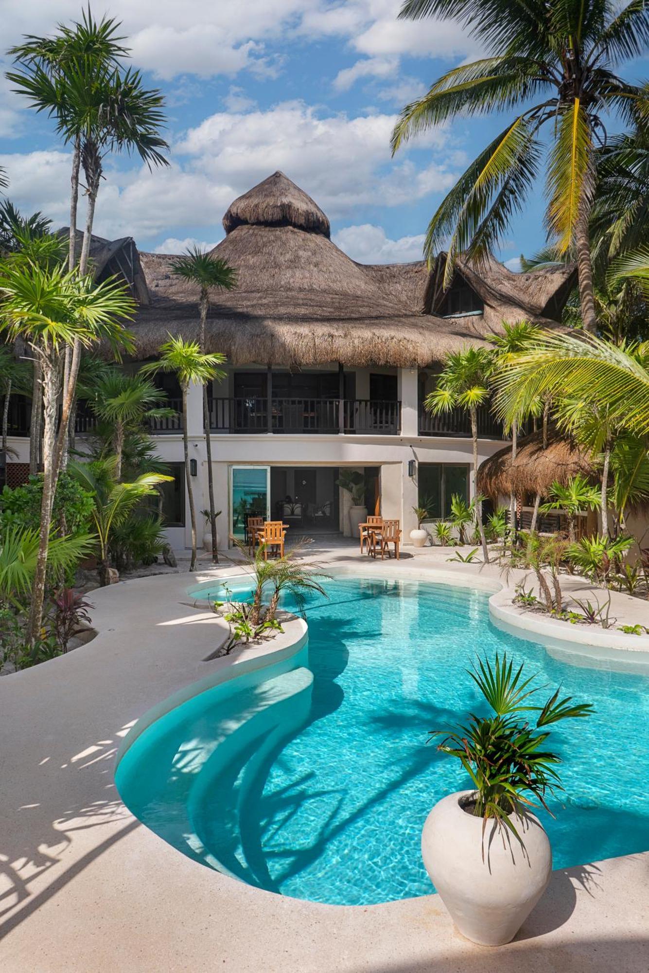 Mantaray Hotel
